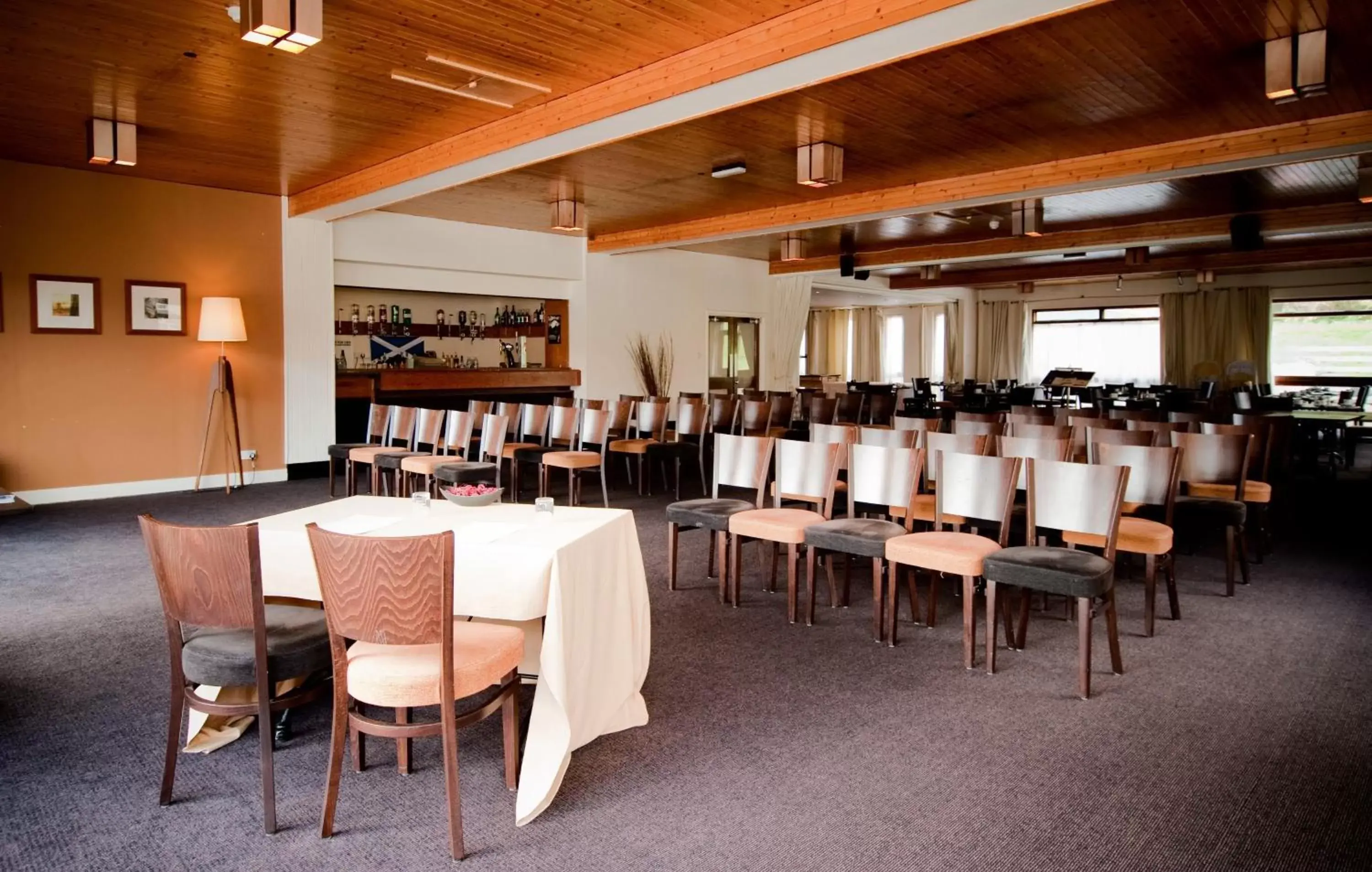 Business facilities, Restaurant/Places to Eat in Norseman Hotel