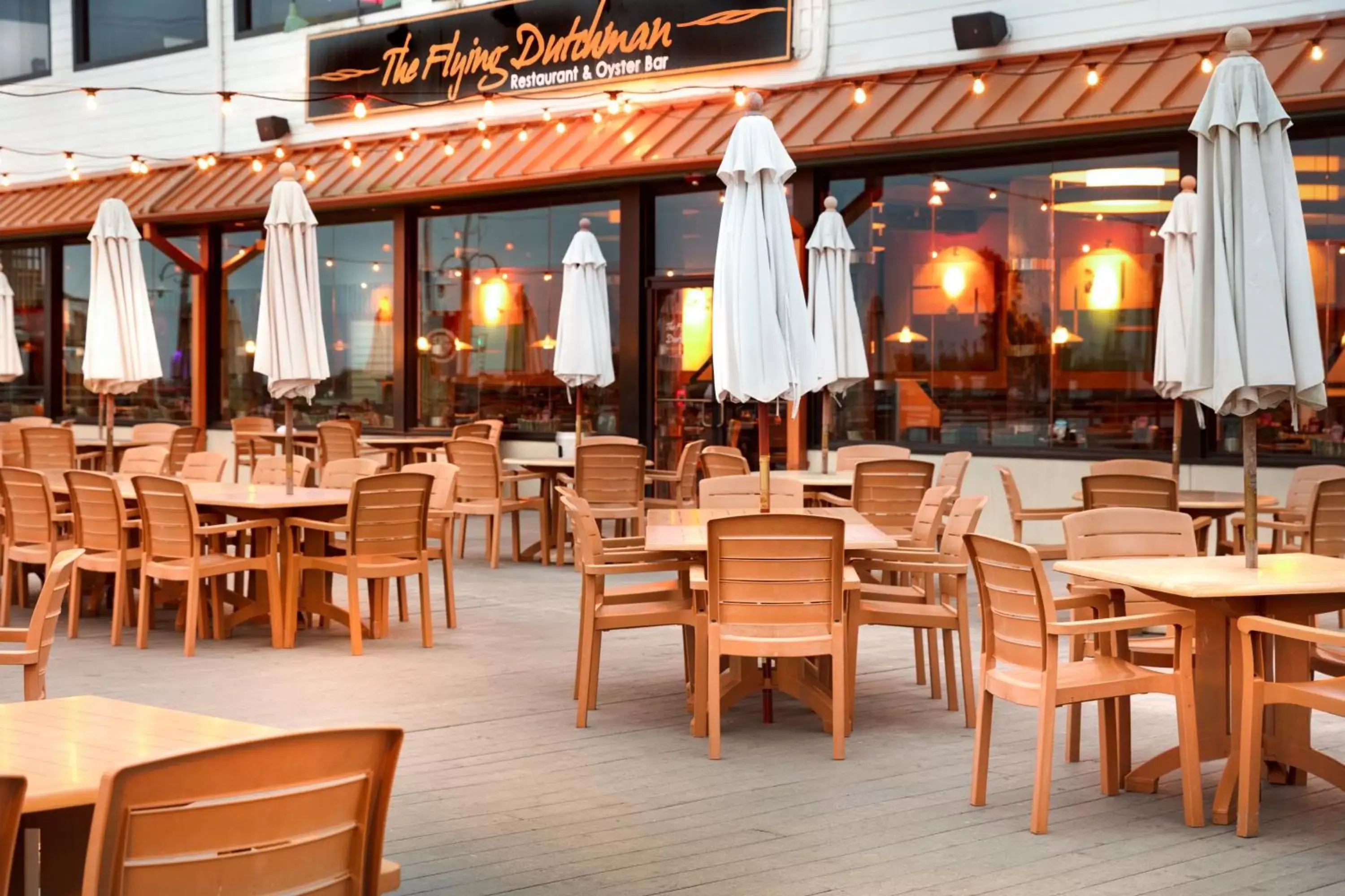 Restaurant/Places to Eat in Boardwalk Inn