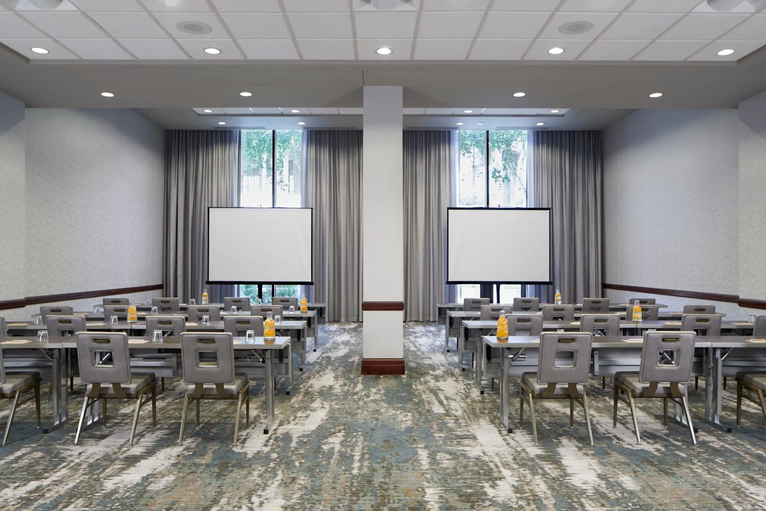 Meeting/conference room in Renaissance Mobile Riverview Plaza Hotel