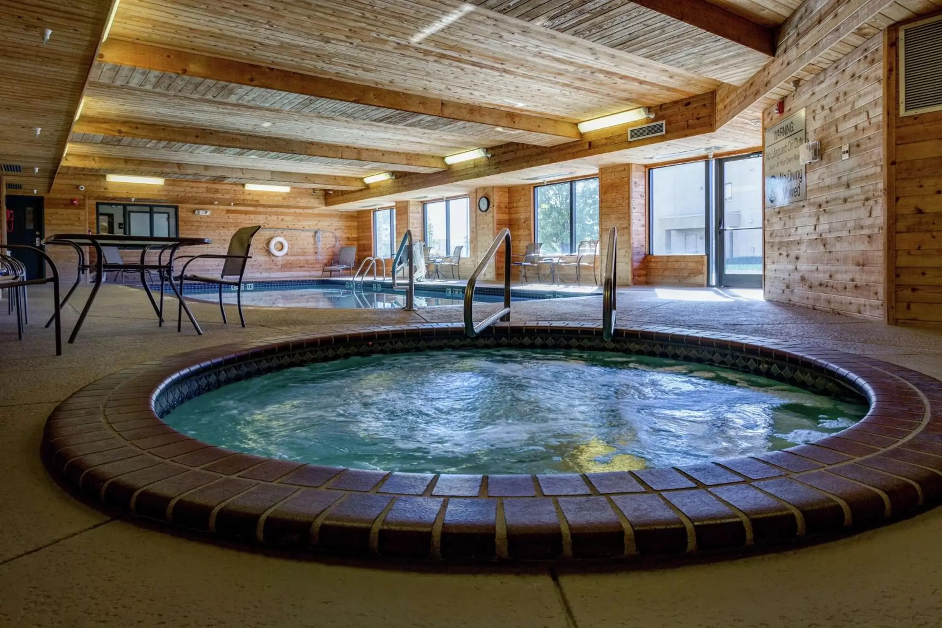 Hot Tub, Swimming Pool in Hampton Inn Salina