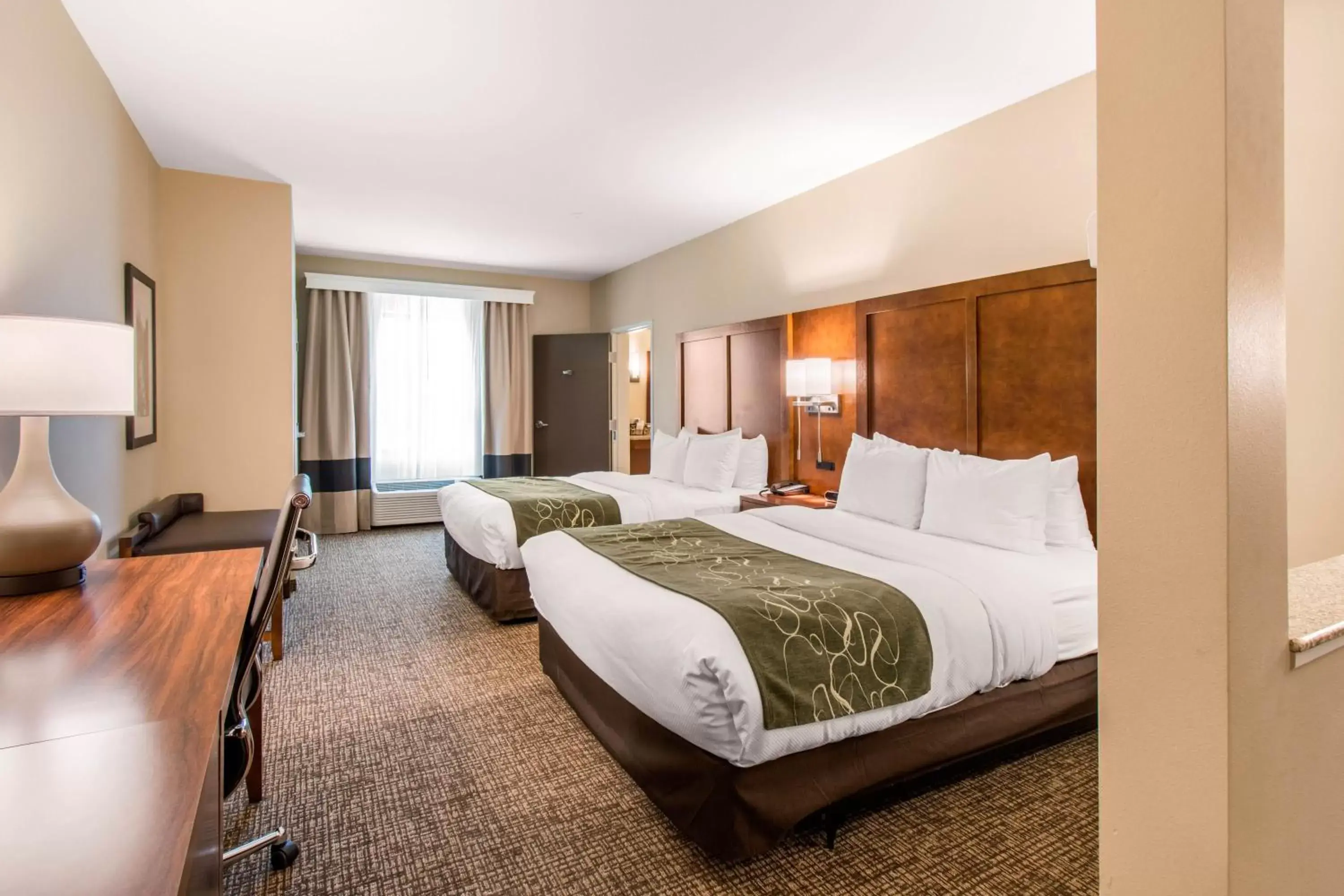 Bedroom in Comfort Suites Denver near Anschutz Medical Campus