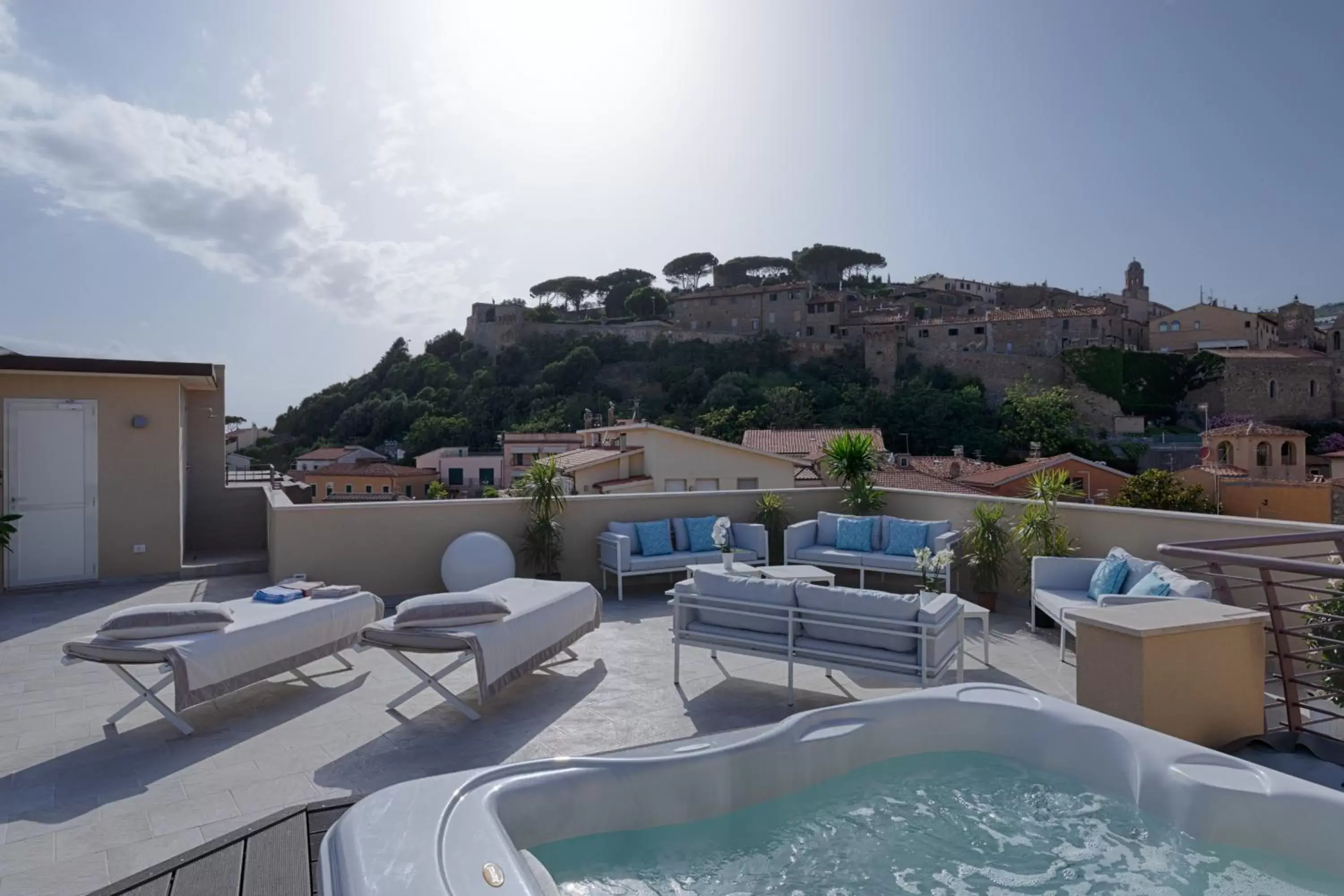 Natural landscape, Swimming Pool in Roma Hotel