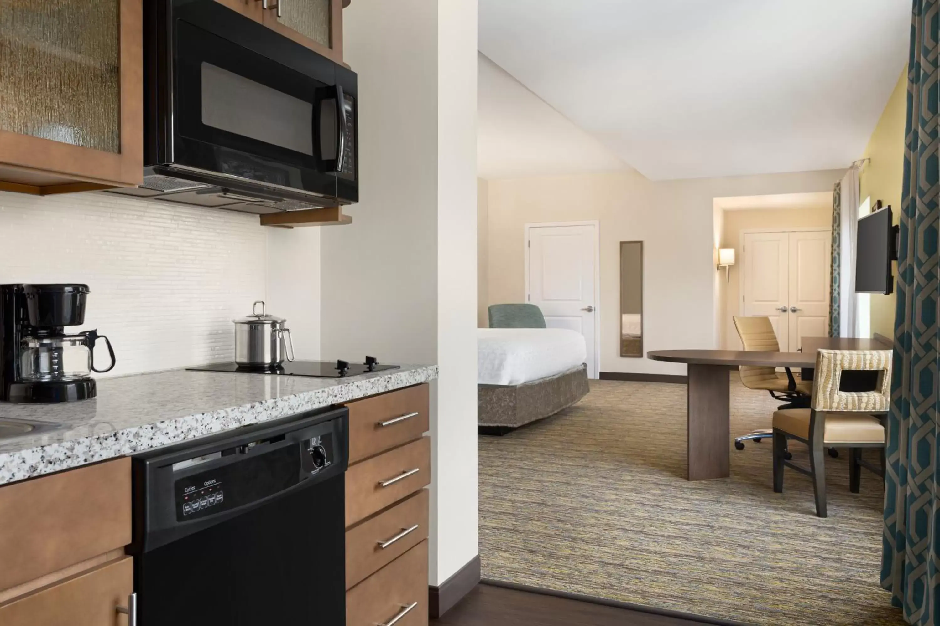 Photo of the whole room, Kitchen/Kitchenette in Candlewood Suites - Safety Harbor, an IHG Hotel
