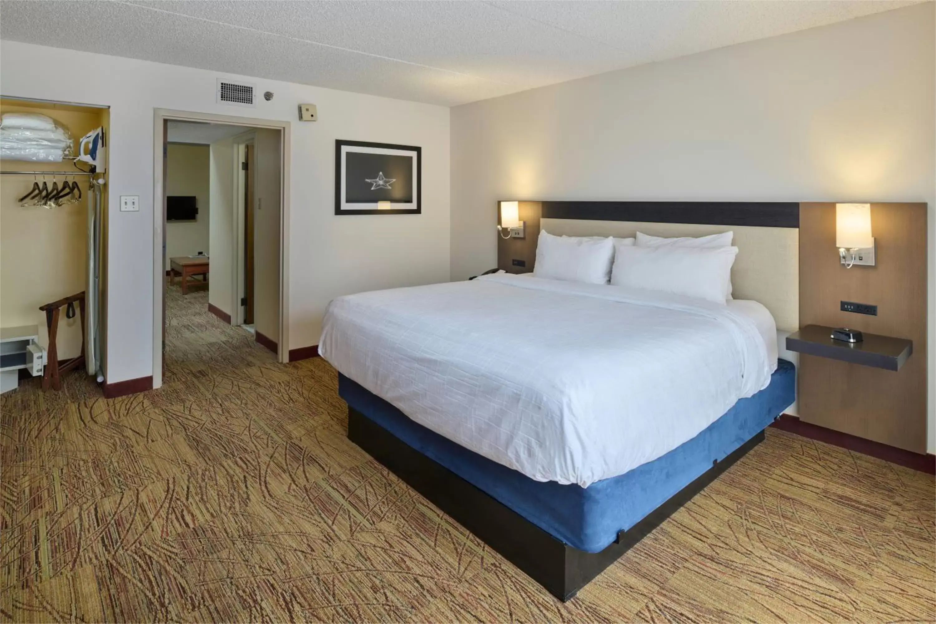 Bedroom, Bed in Wyndham El Paso Airport and Water Park