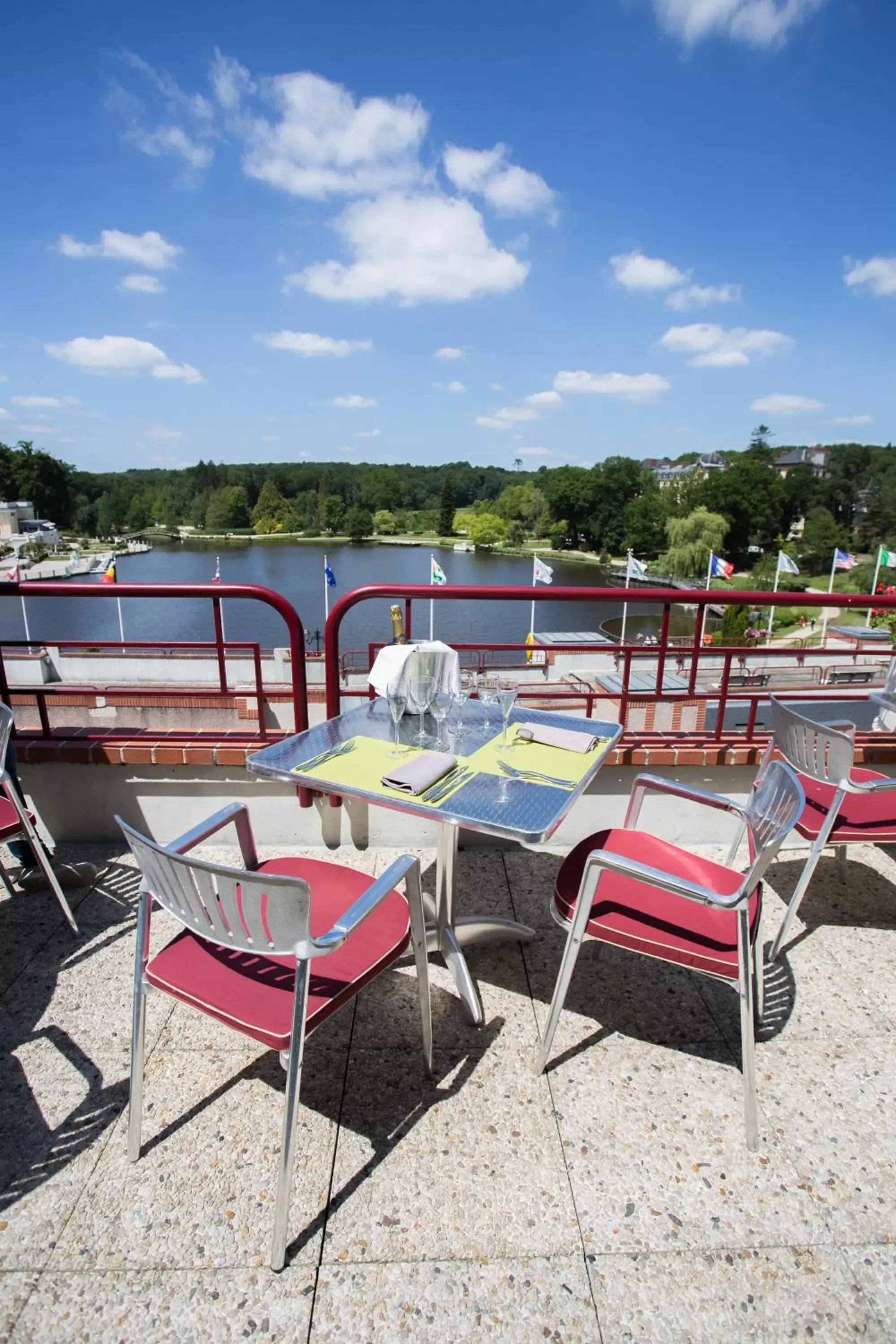 Patio in Hôtel Spa Du Béryl