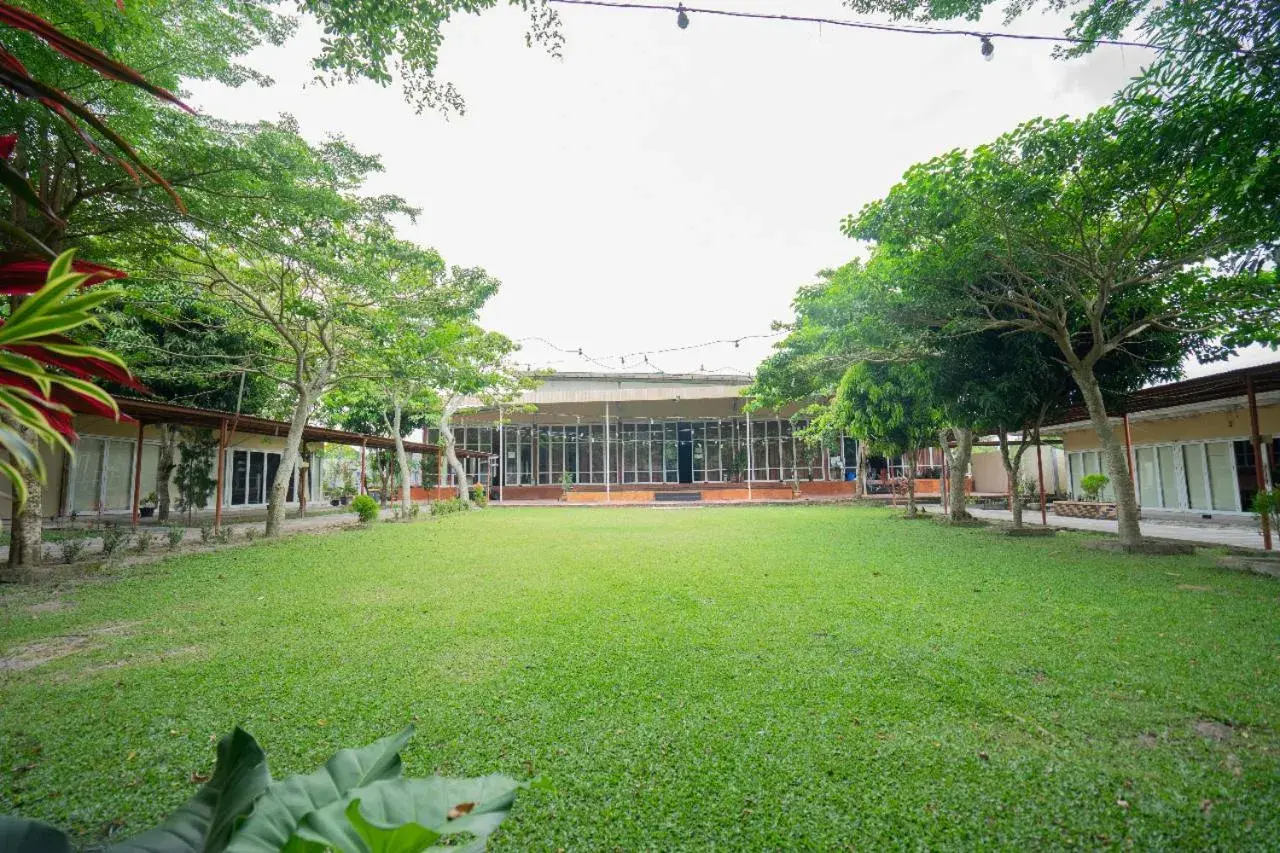 Garden in Bangka City Hotel