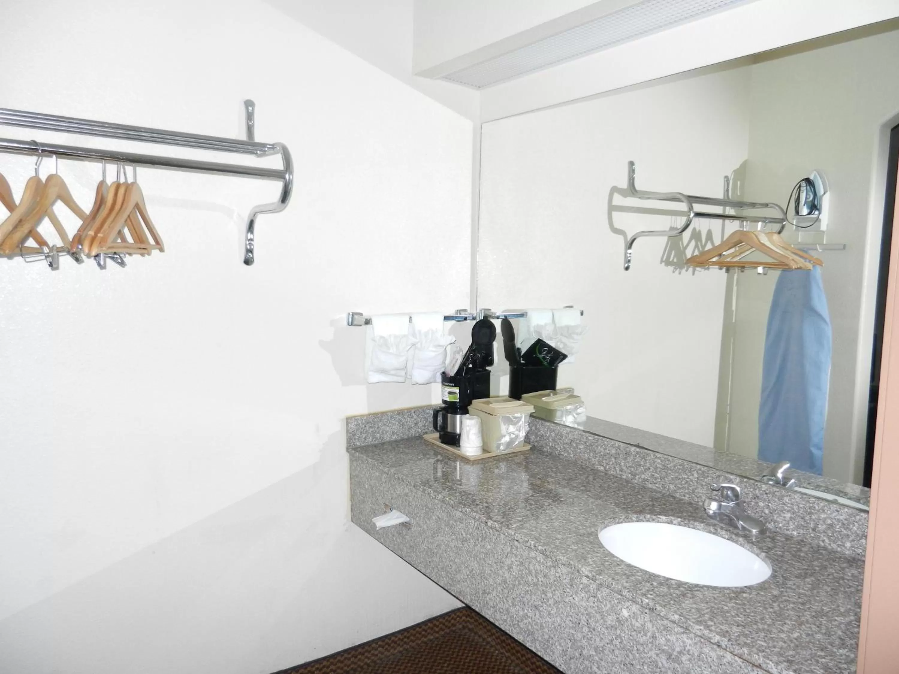 Bathroom in Super 8 by Wyndham Humble - Atascocita - FM 1960 I-69