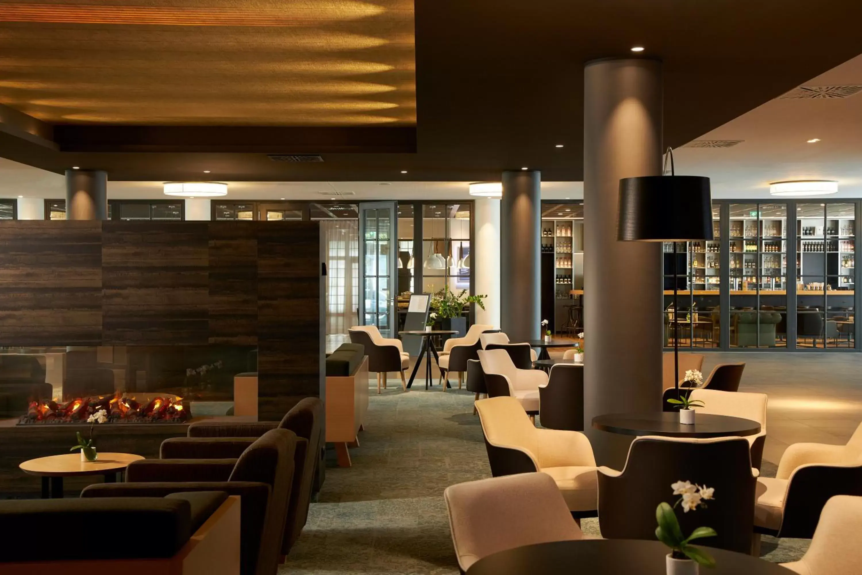 Lobby or reception, Restaurant/Places to Eat in H4 Hotel Leipzig