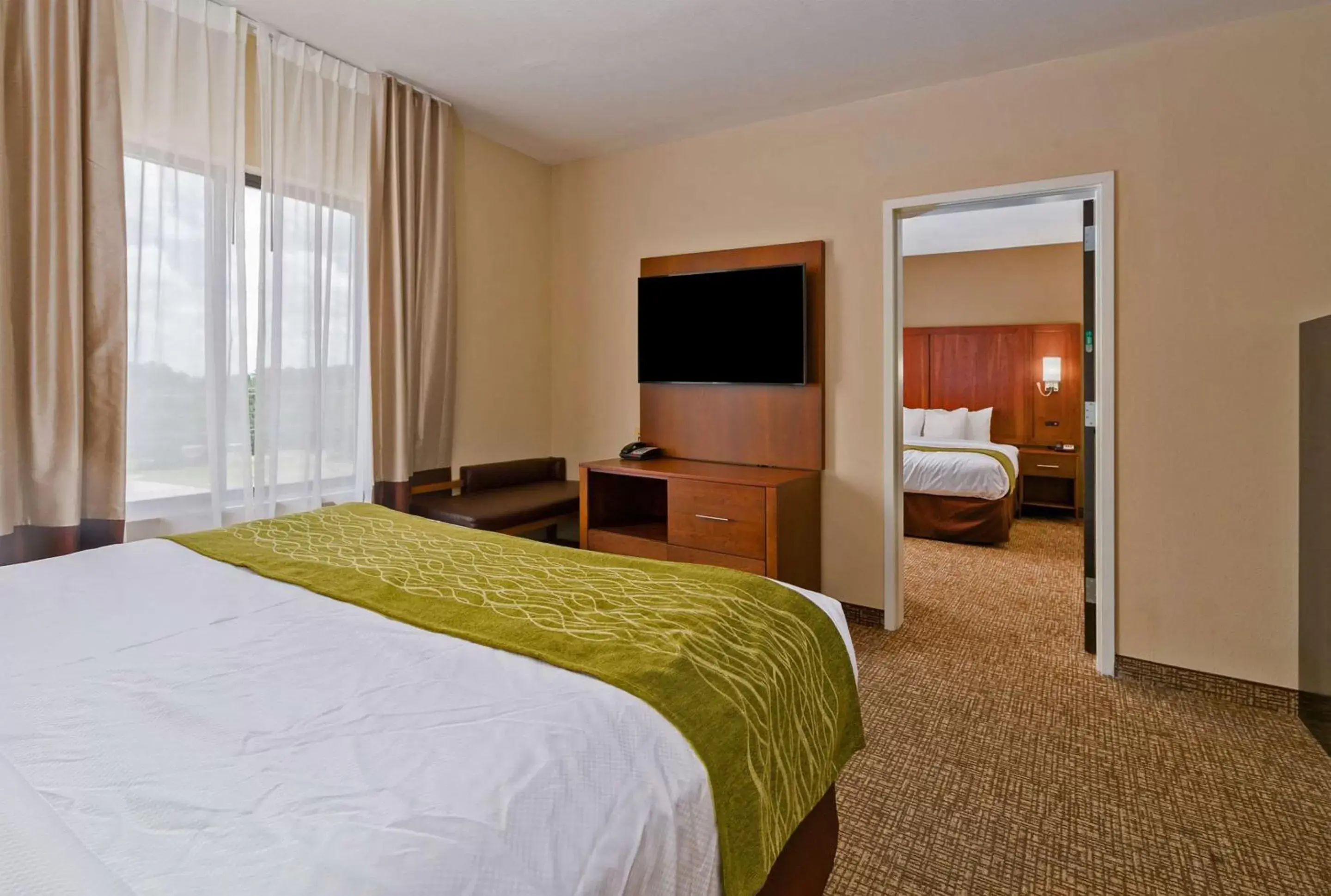 Photo of the whole room, Bed in Comfort Inn & Suites - Fort Gordon