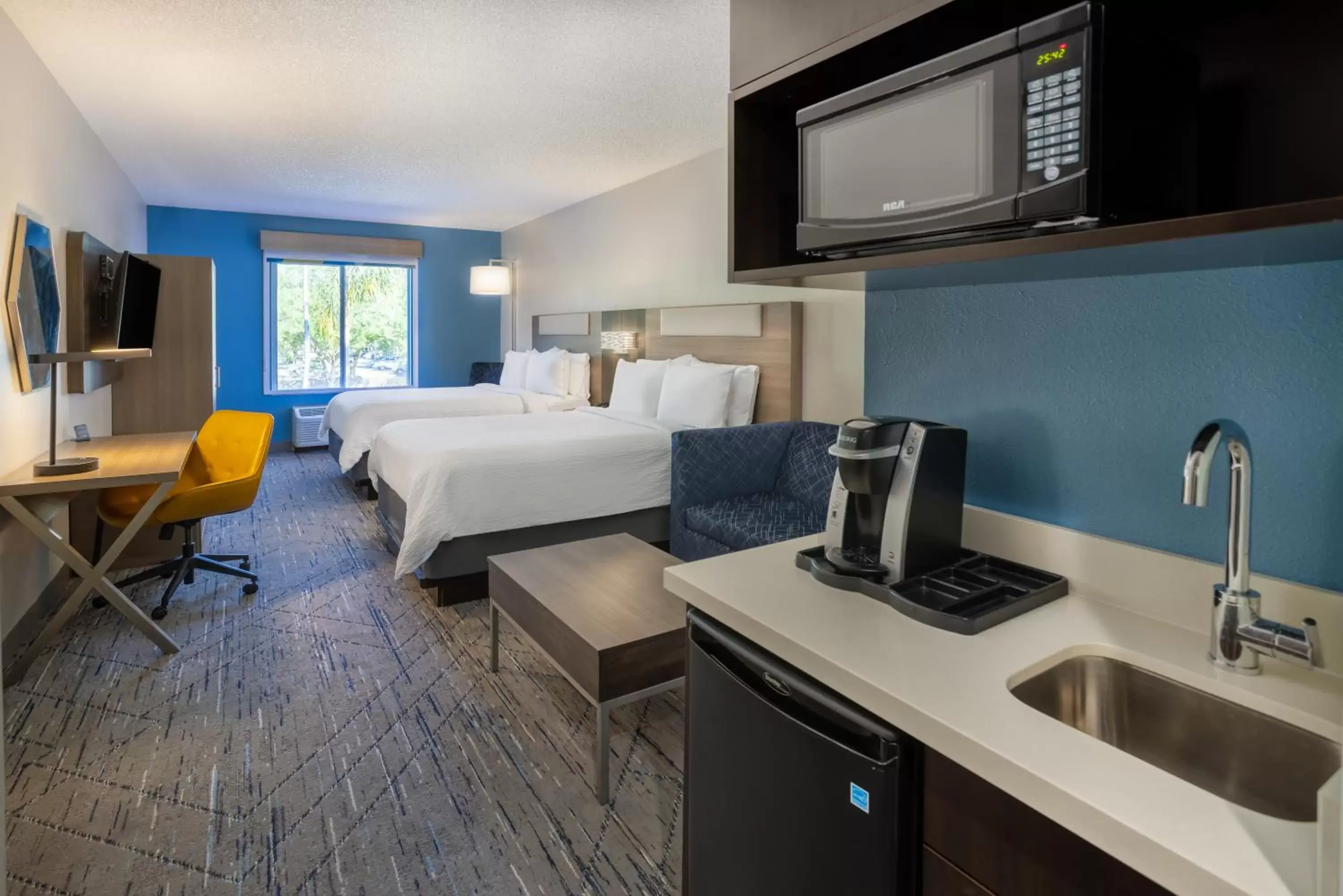 Photo of the whole room, Kitchen/Kitchenette in Holiday Inn Express and Suites Tampa I-75 at Bruce B. Downs, an IHG Hotel