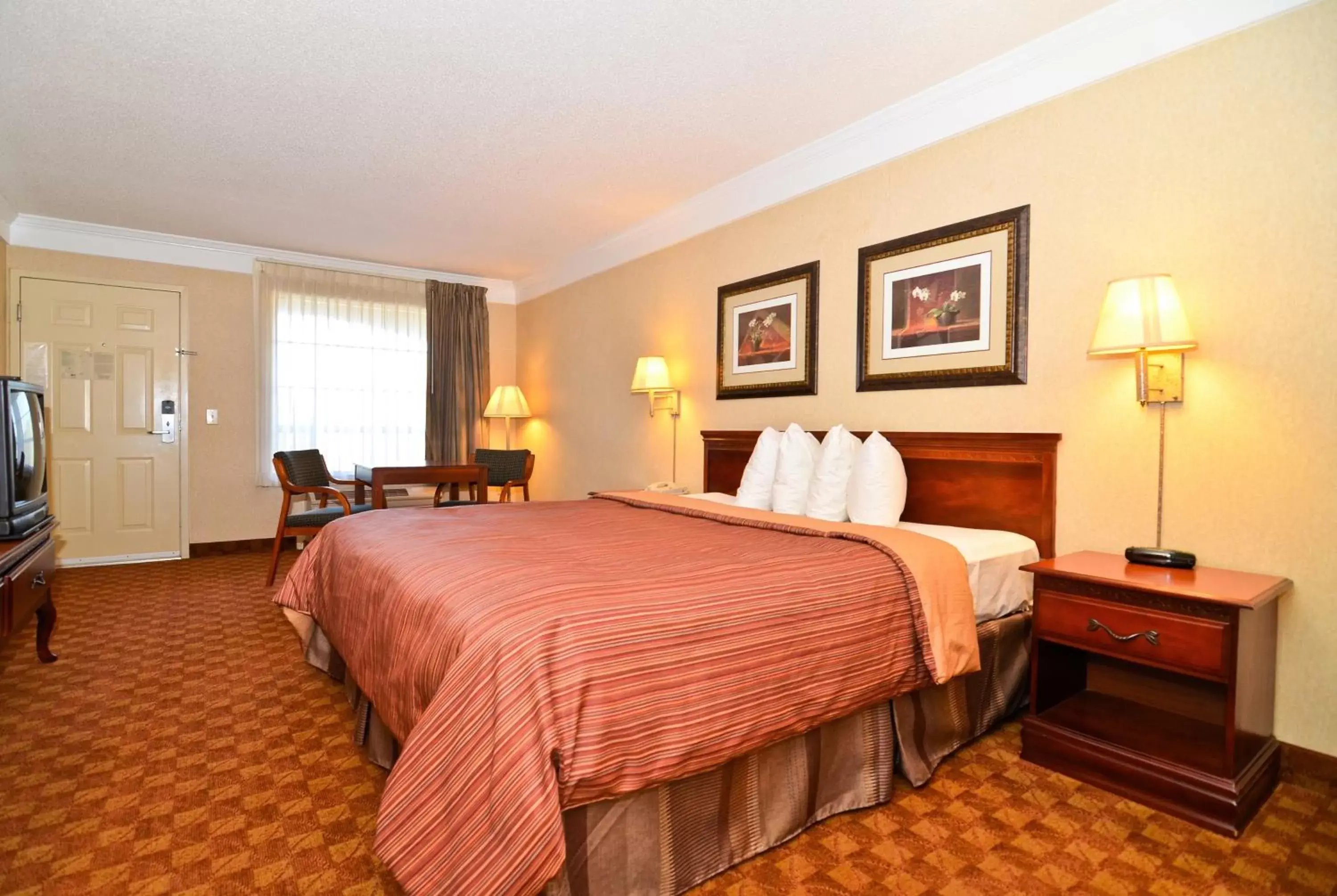 Photo of the whole room, Bed in Peach State Inn & Suites