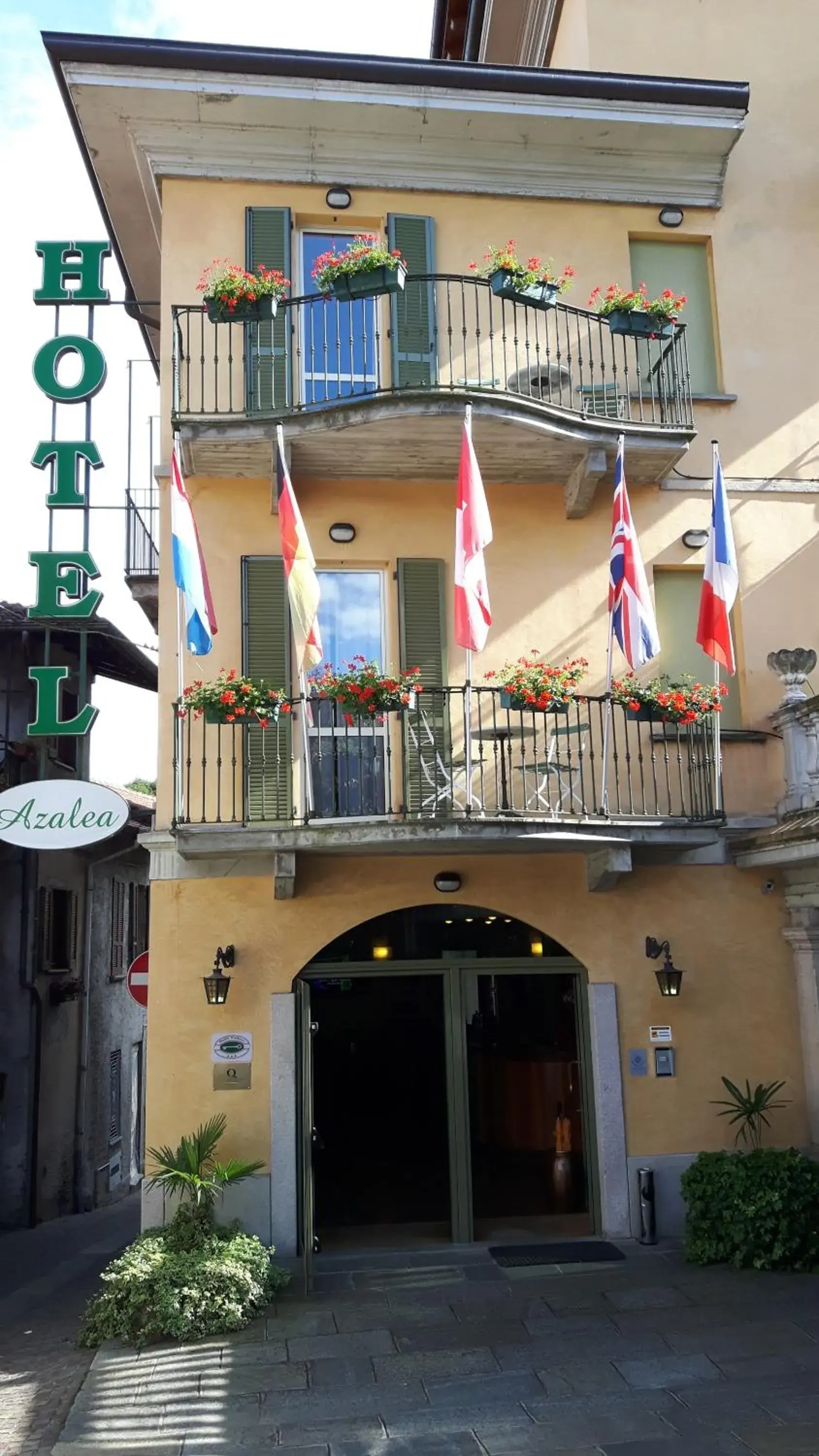 Facade/Entrance in Hotel Azalea