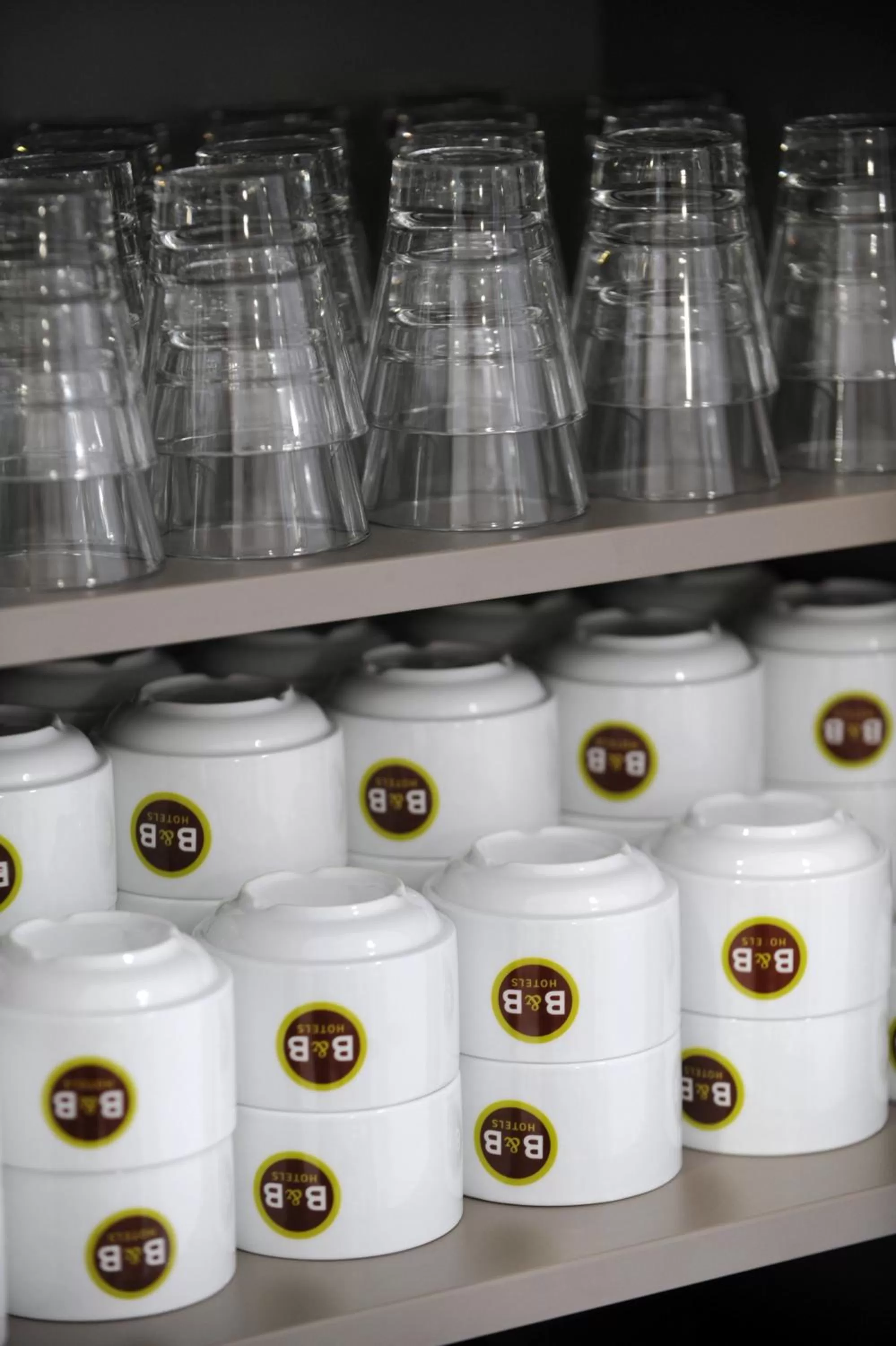 Restaurant/places to eat in B&B HOTEL Grenoble Centre Alpexpo