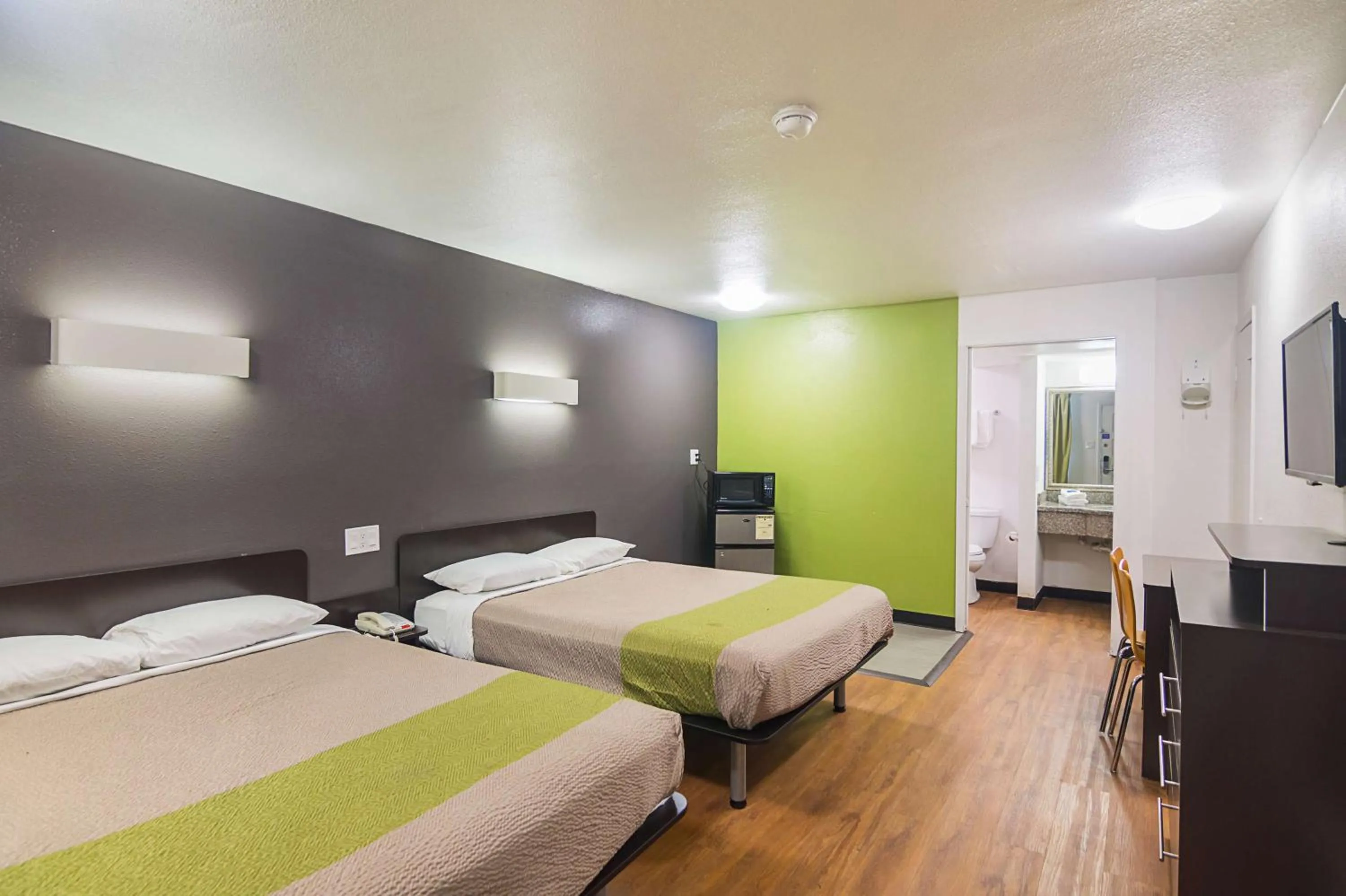 Photo of the whole room, Bed in Studio 6-Tyler, TX