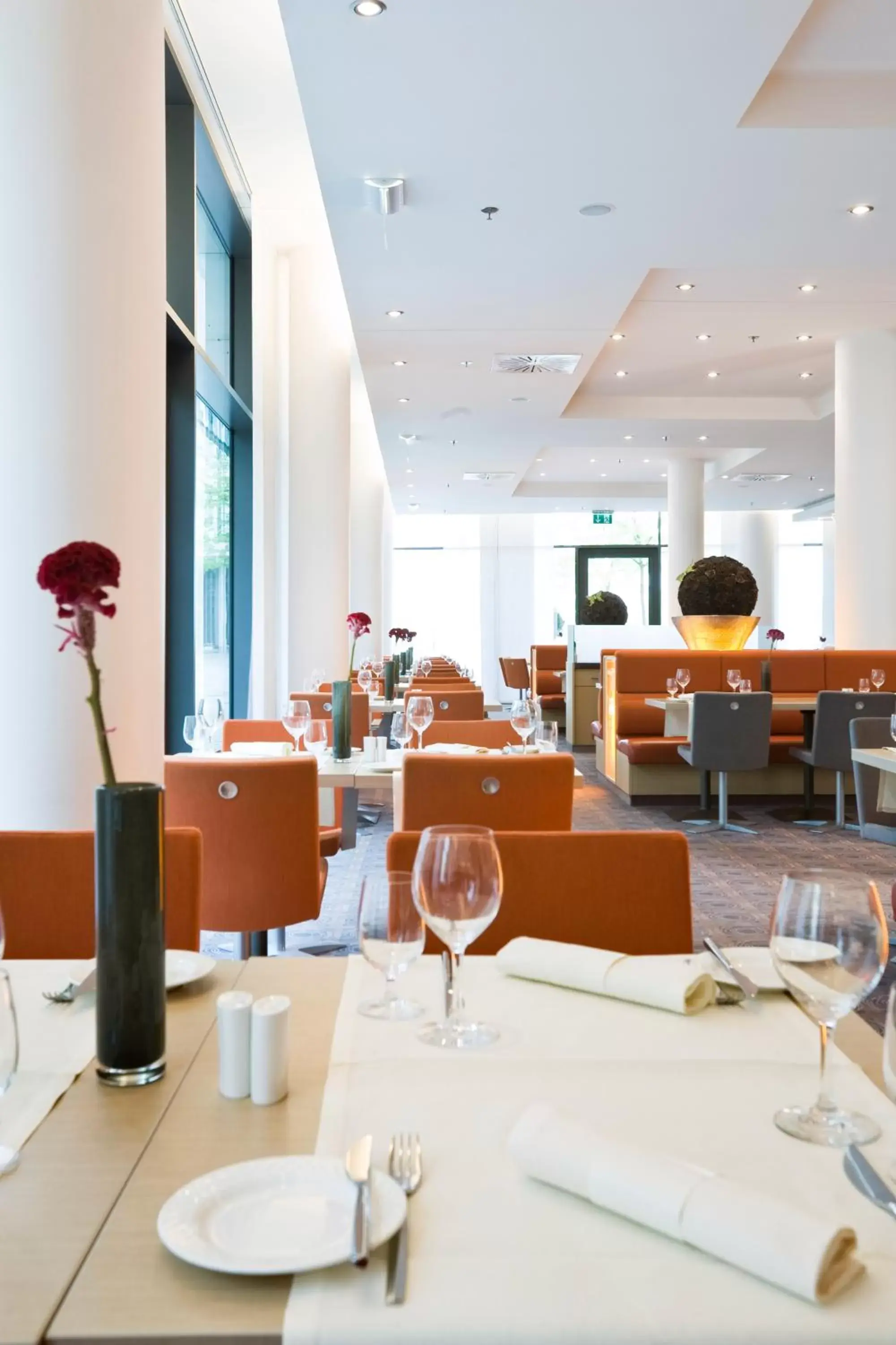 Restaurant/Places to Eat in Novotel München Messe