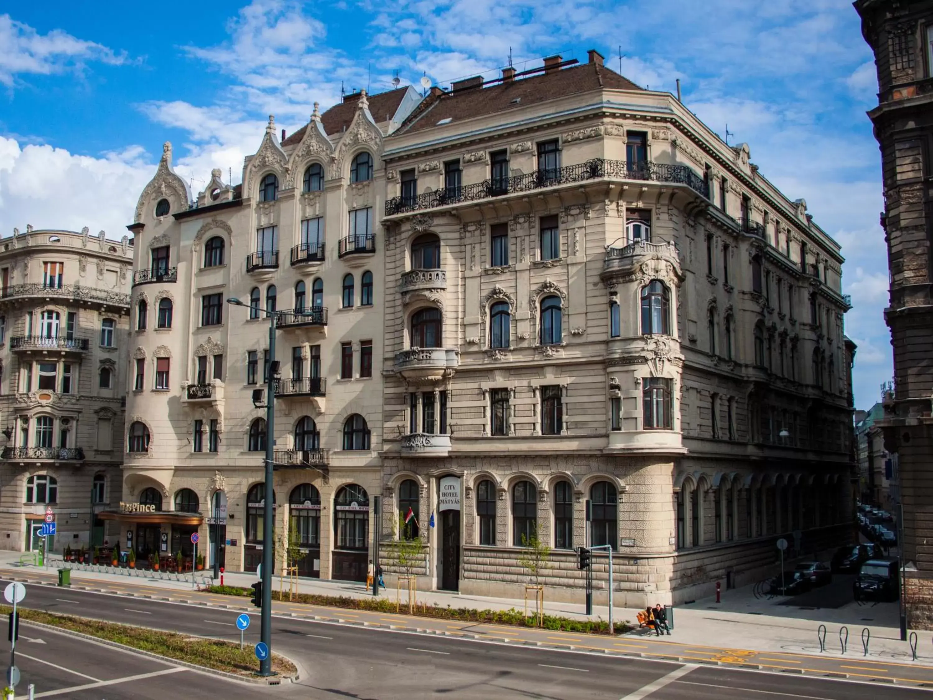 Facade/entrance, Property Building in City Hotel Matyas