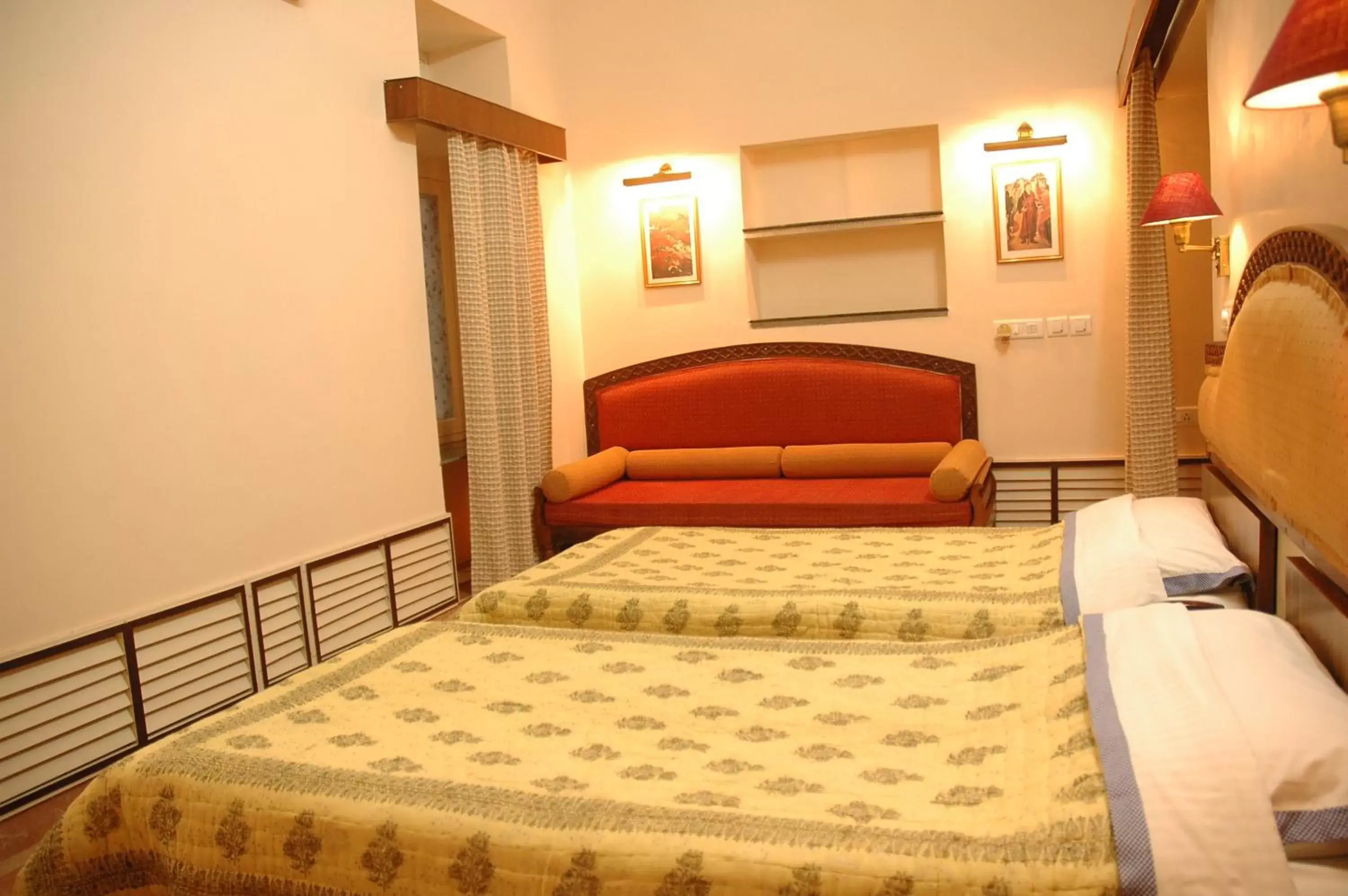 Bedroom, Bed in Hotel Arya Niwas