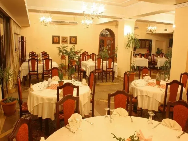 Restaurant/Places to Eat in Hotel Baron