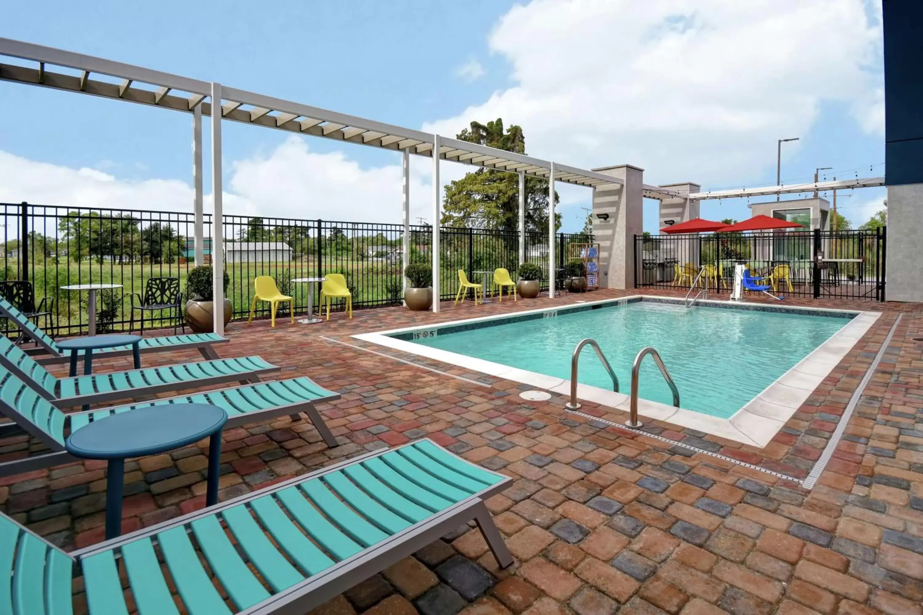 Pool view, Swimming Pool in Home2 Suites by Hilton Harvey New Orleans Westbank