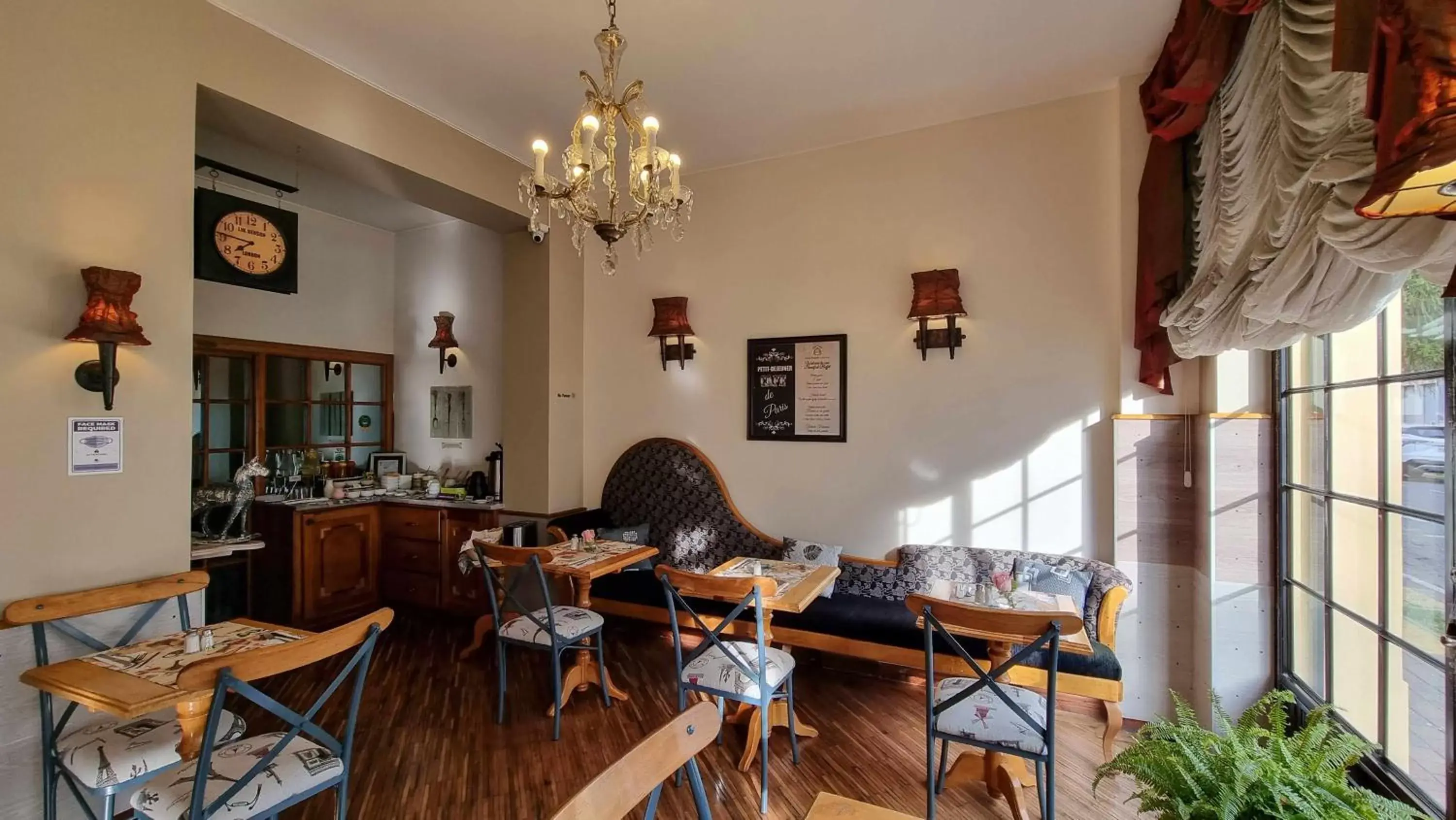 Breakfast, Seating Area in Casa Joaquin Boutique Hotel