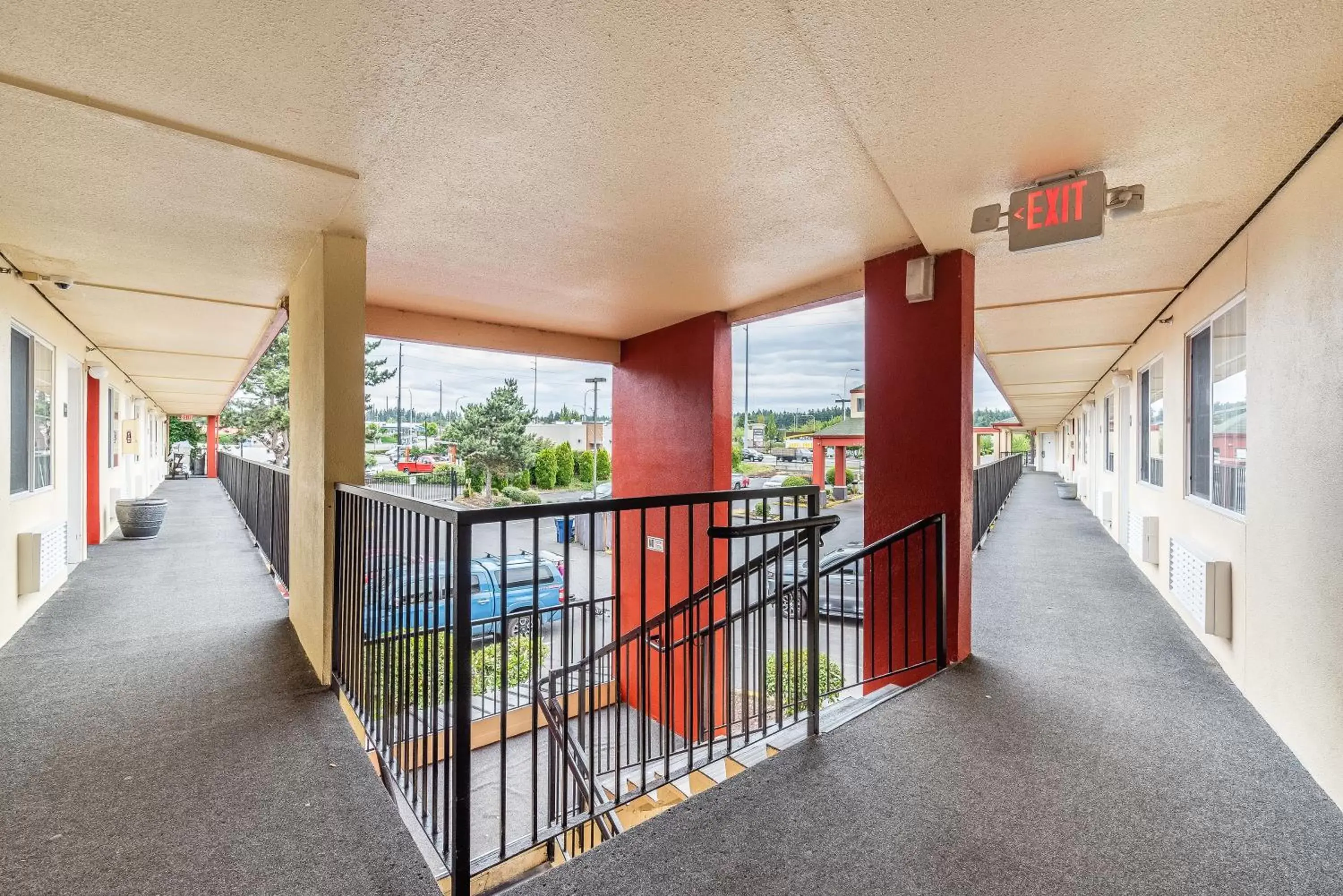 Property building in Days Inn by Wyndham Federal Way Property building in Days Inn by Wyndham Federal Way