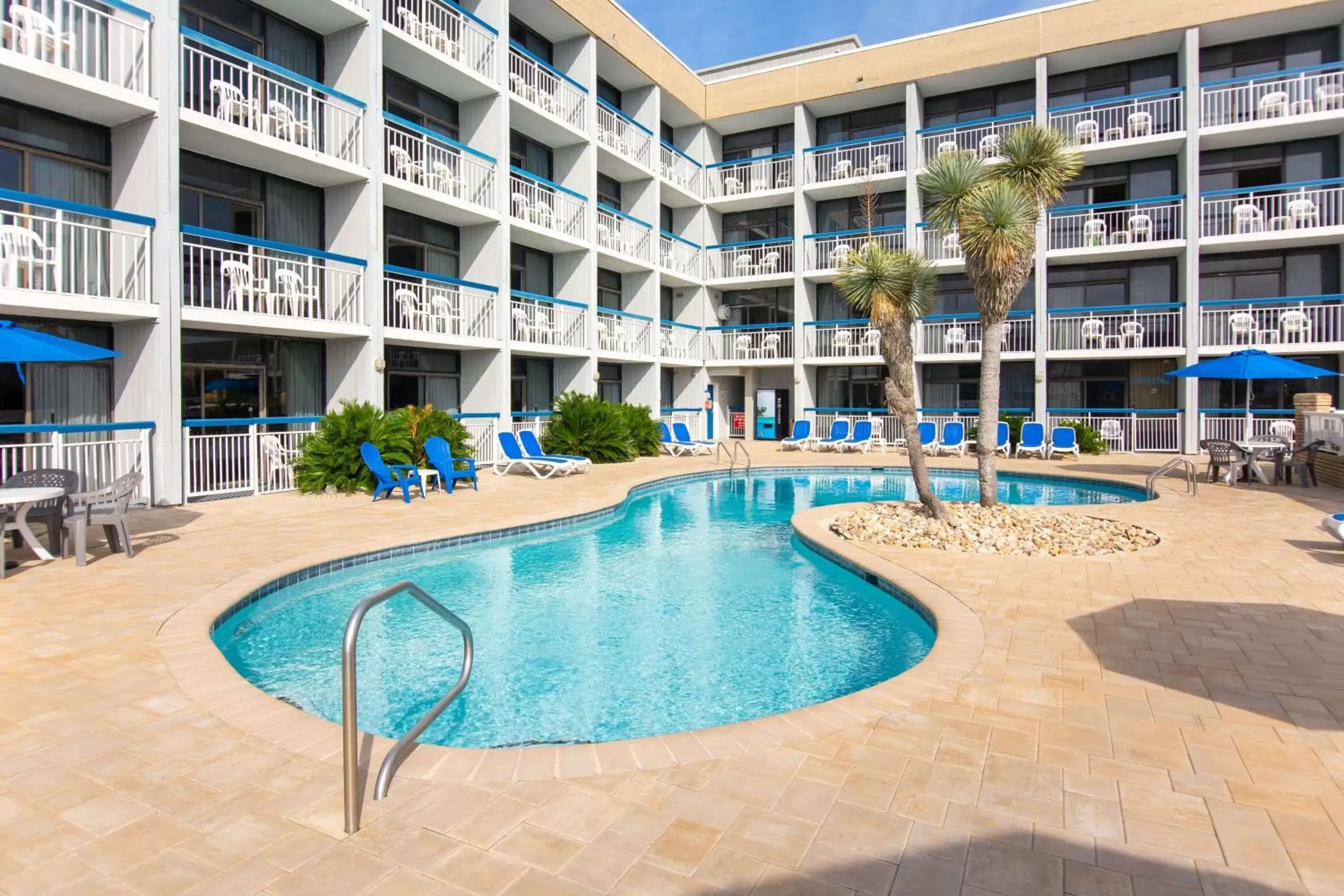 Activities, Swimming Pool in Travelodge by Wyndham Outer Banks/Kill Devil Hills