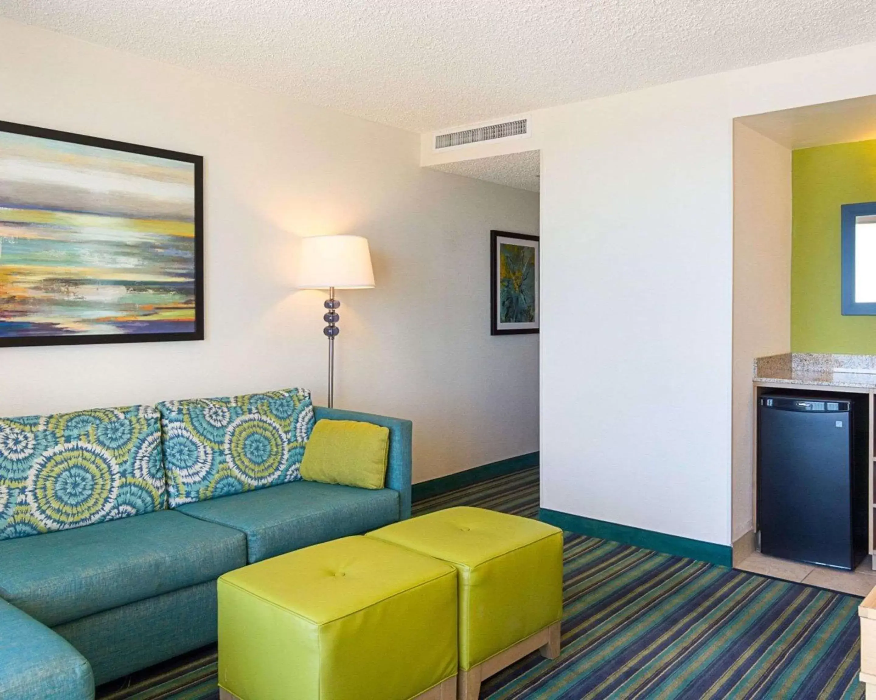 Photo of the whole room, Seating Area in Comfort Suites Beachfront