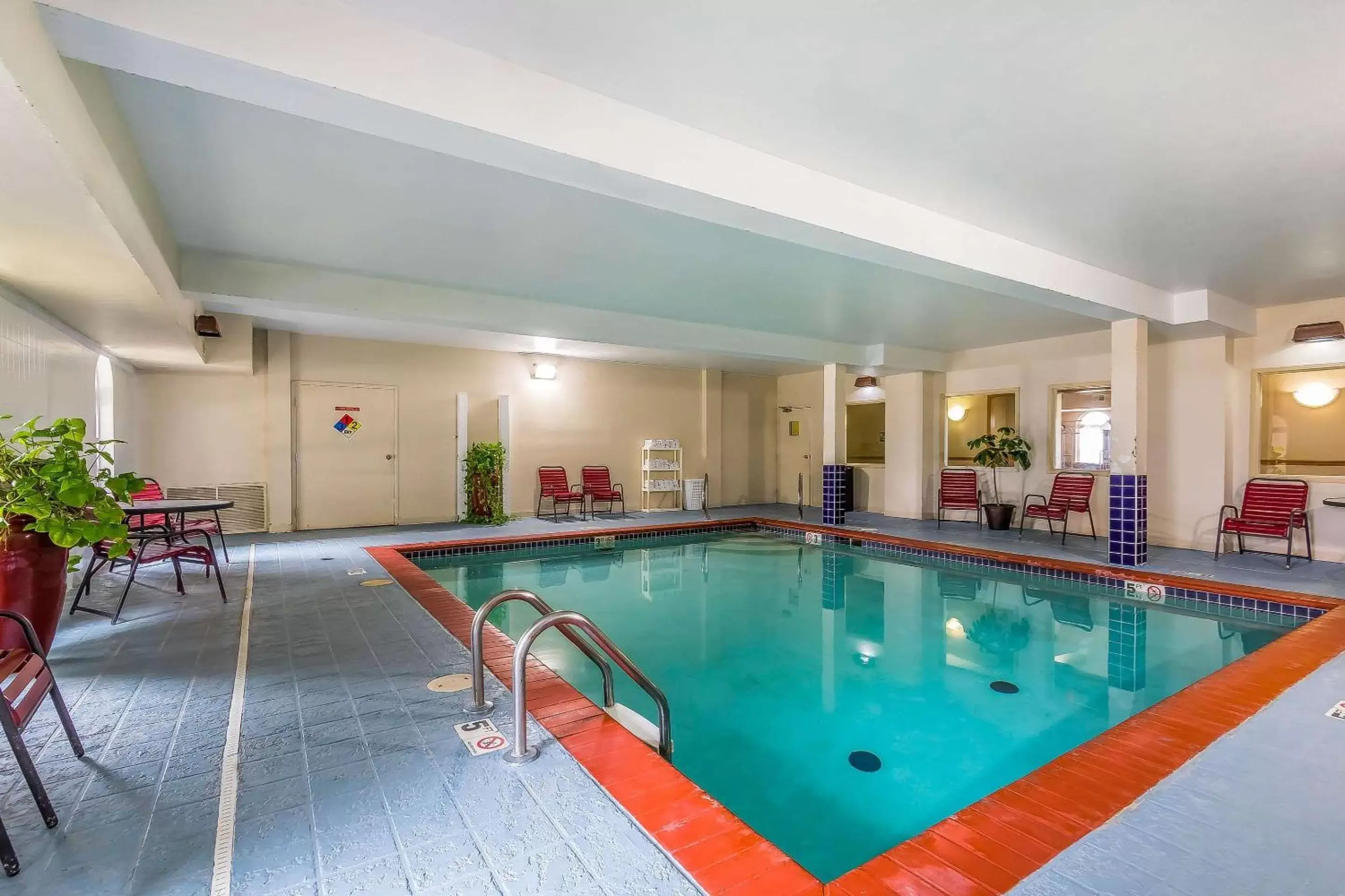 On site, Swimming Pool in Quality Inn & Suites Chesterfield Village