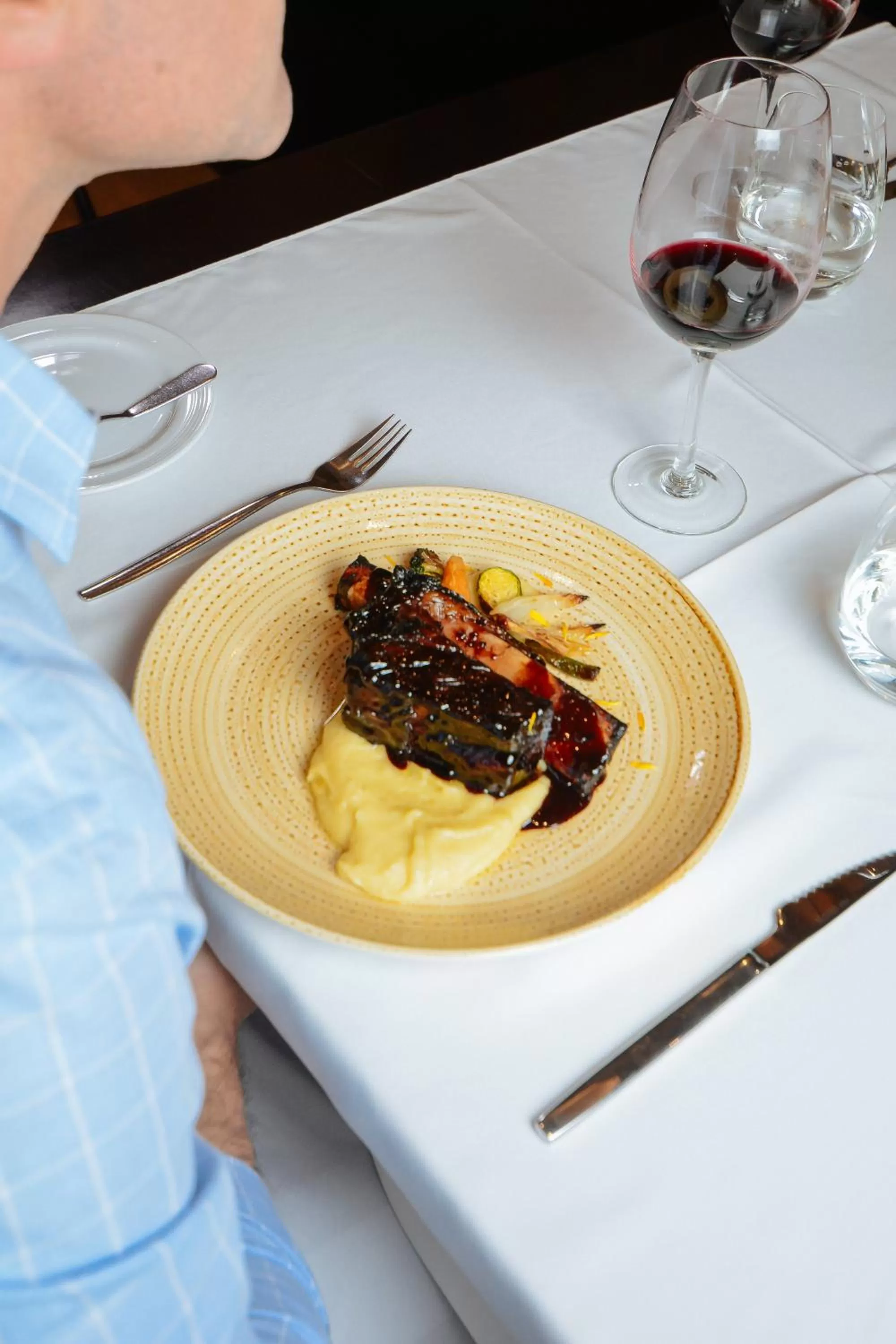 Restaurant/places to eat in DiplomaticHotel