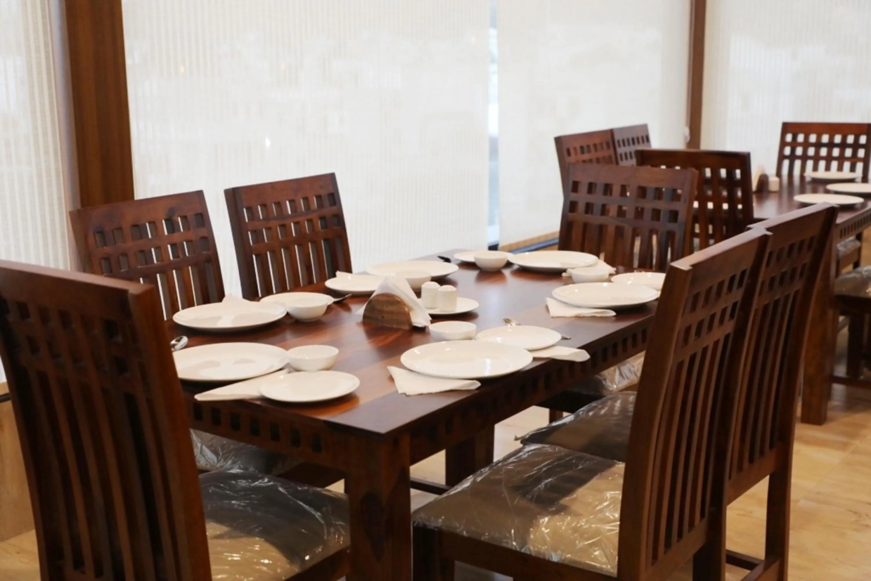 Restaurant/Places to Eat in Pine Regency