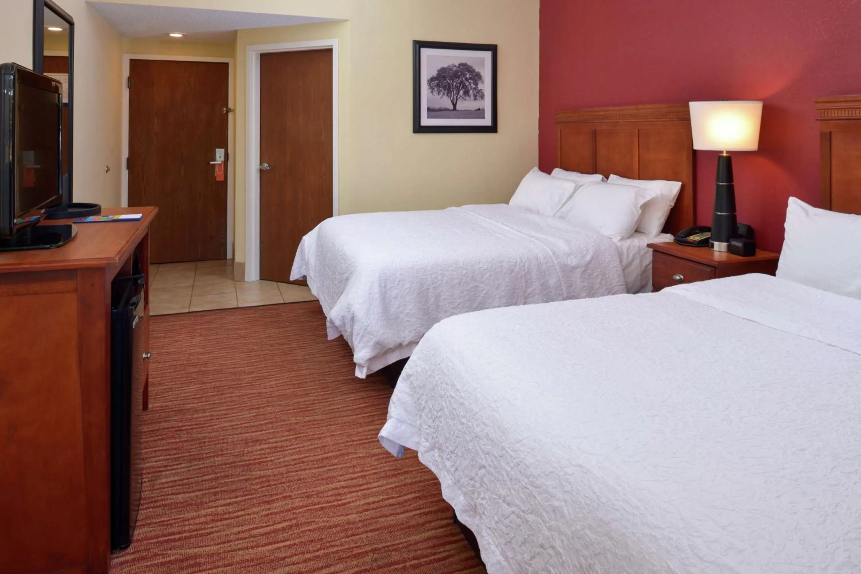 Bedroom, Bed in Hampton Inn Columbus-East