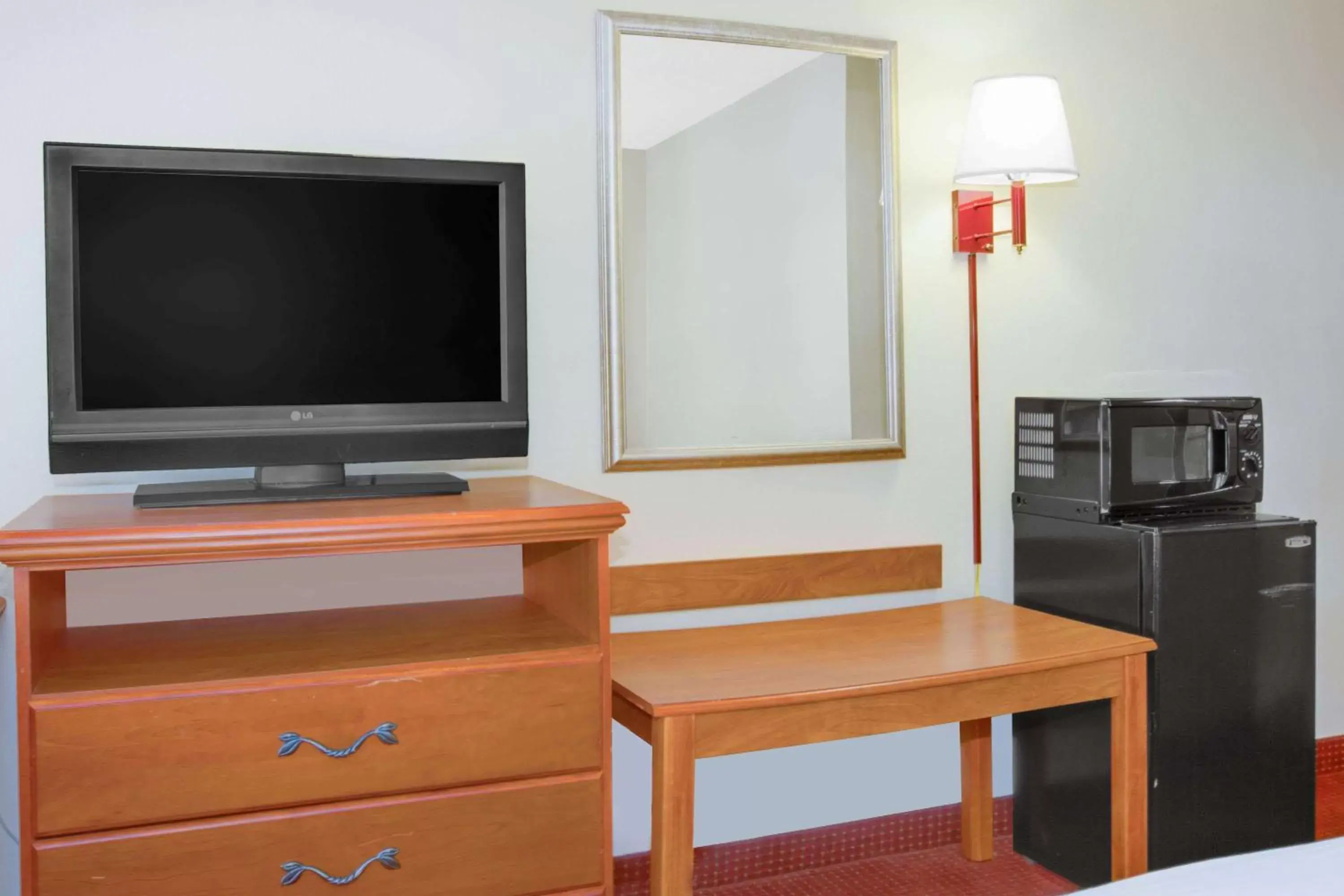 Photo of the whole room, TV/Entertainment Center in Days Inn by Wyndham Mount Hope