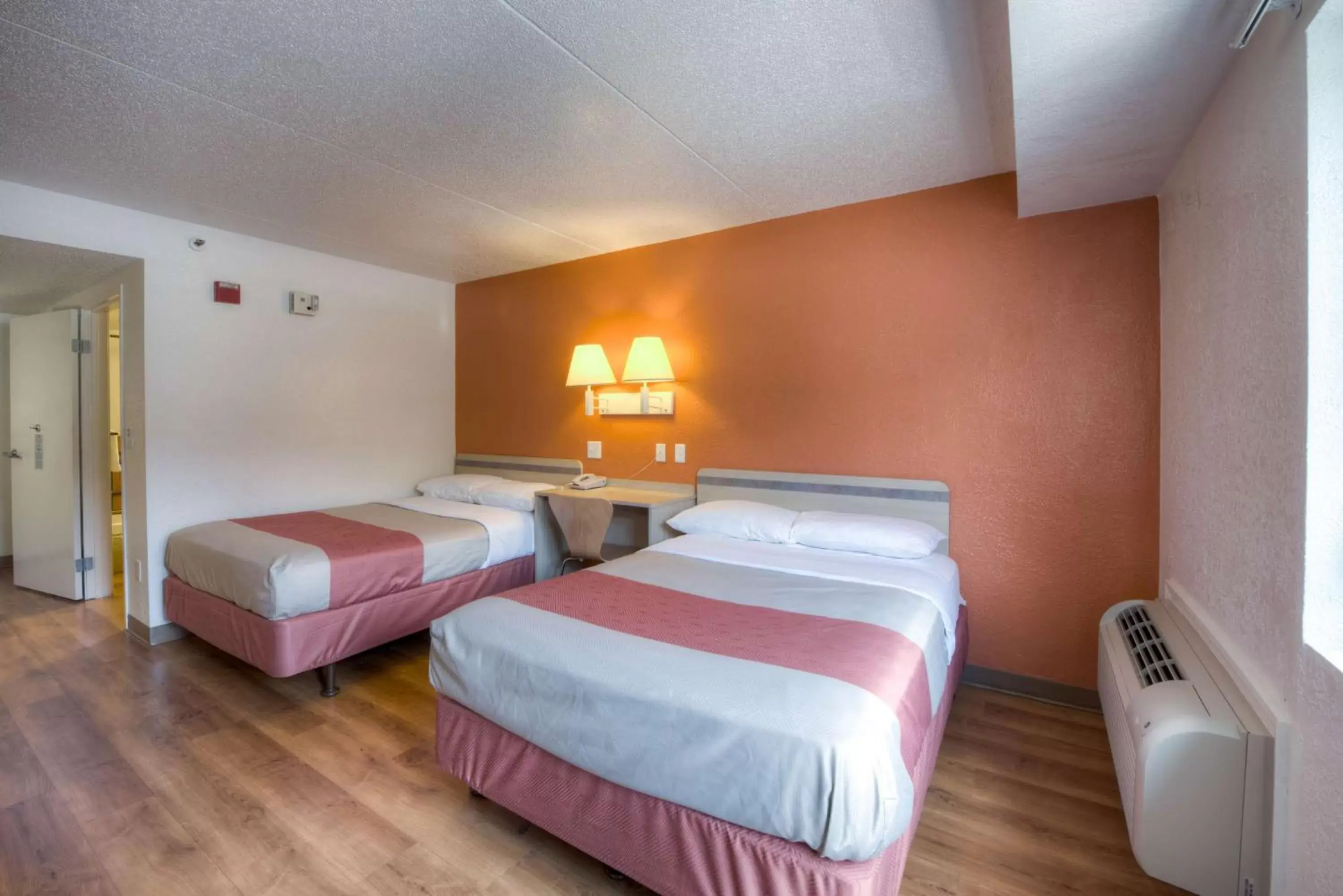 Photo of the whole room, Bed in Motel 6-Branford, CT - New Haven