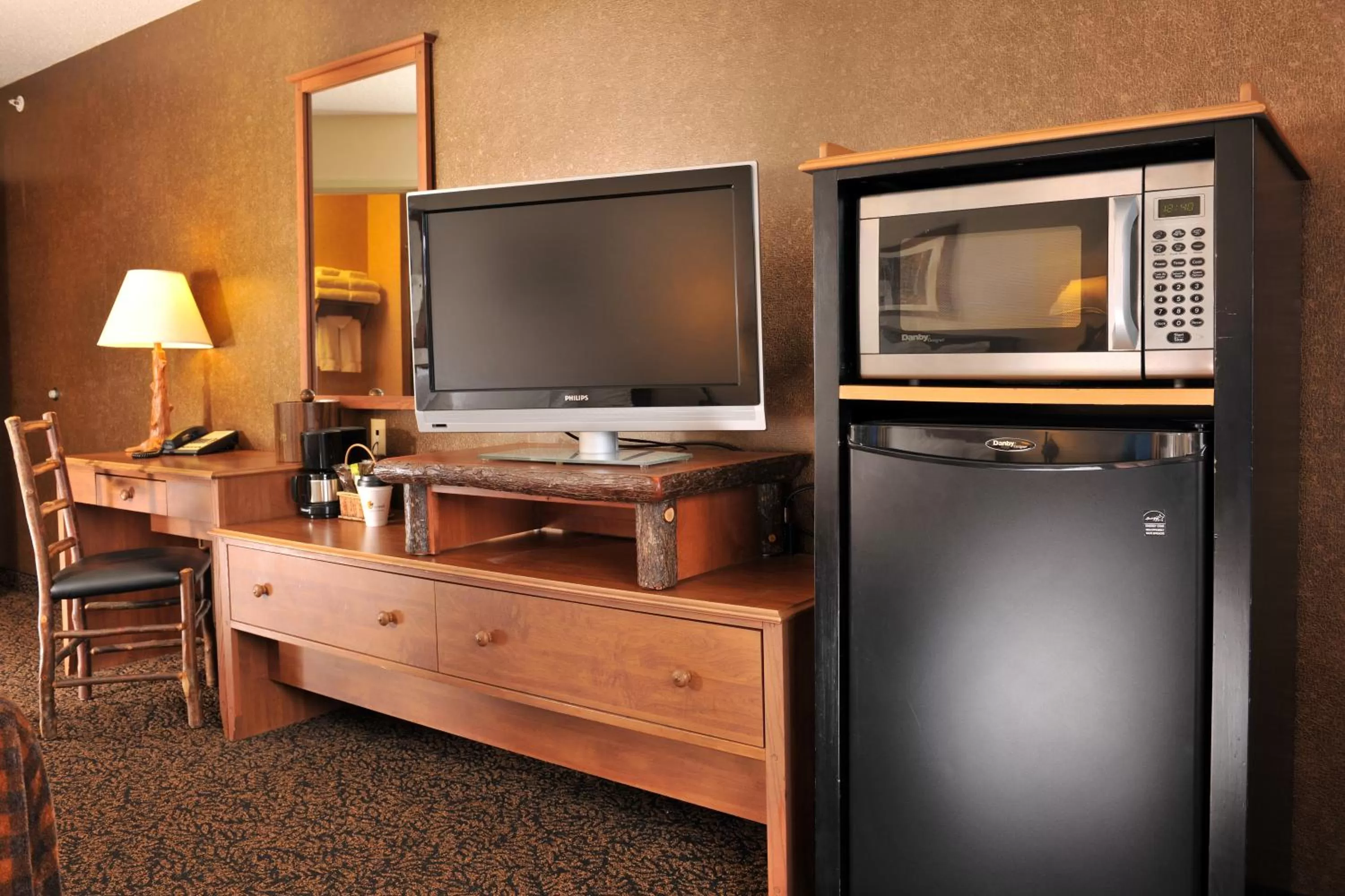 TV and multimedia in Cedar Creek Hotel Wausau - Rothschild