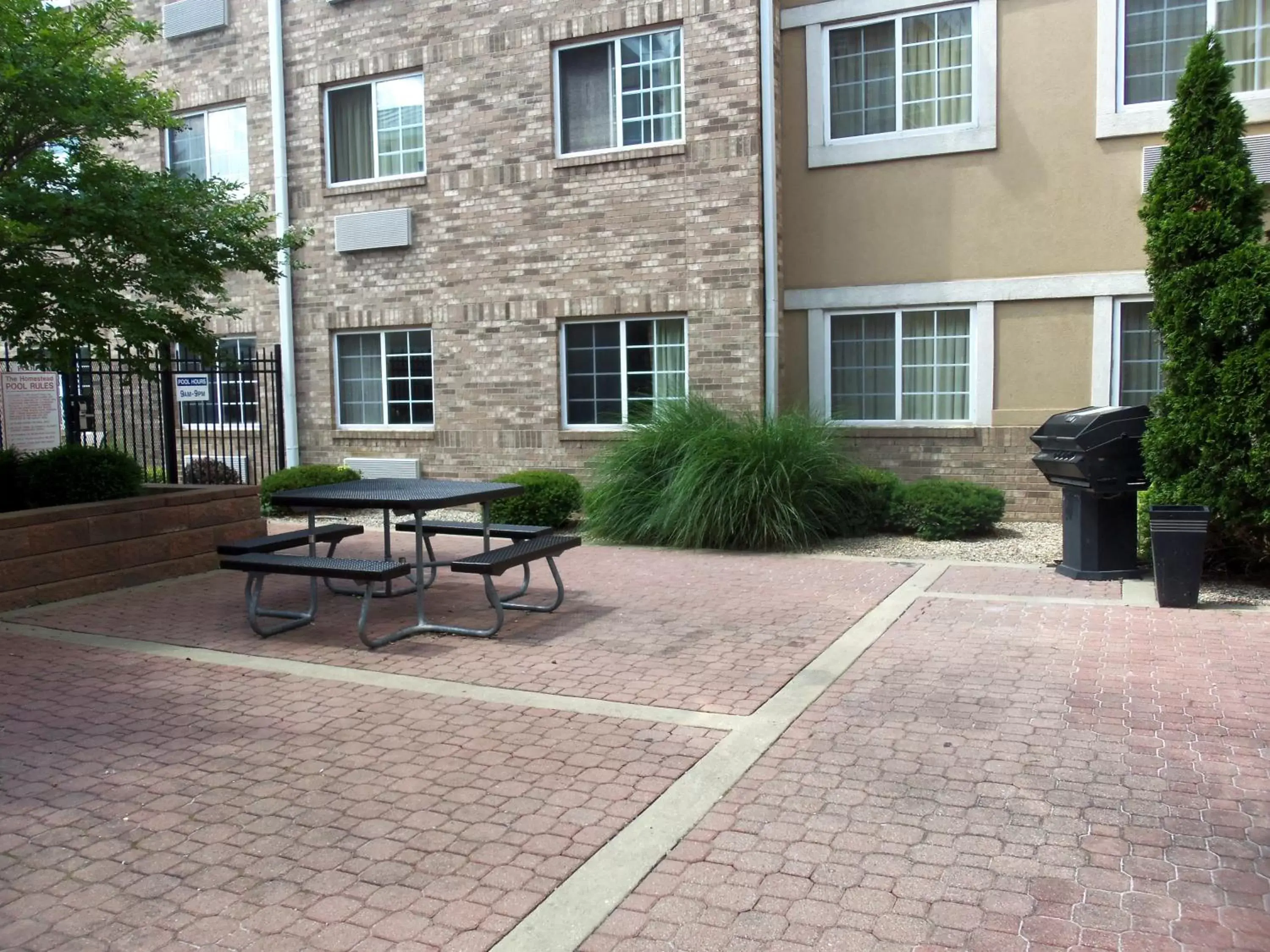 Patio in Extended Stay America Suites - Louisville - Alliant Avenue