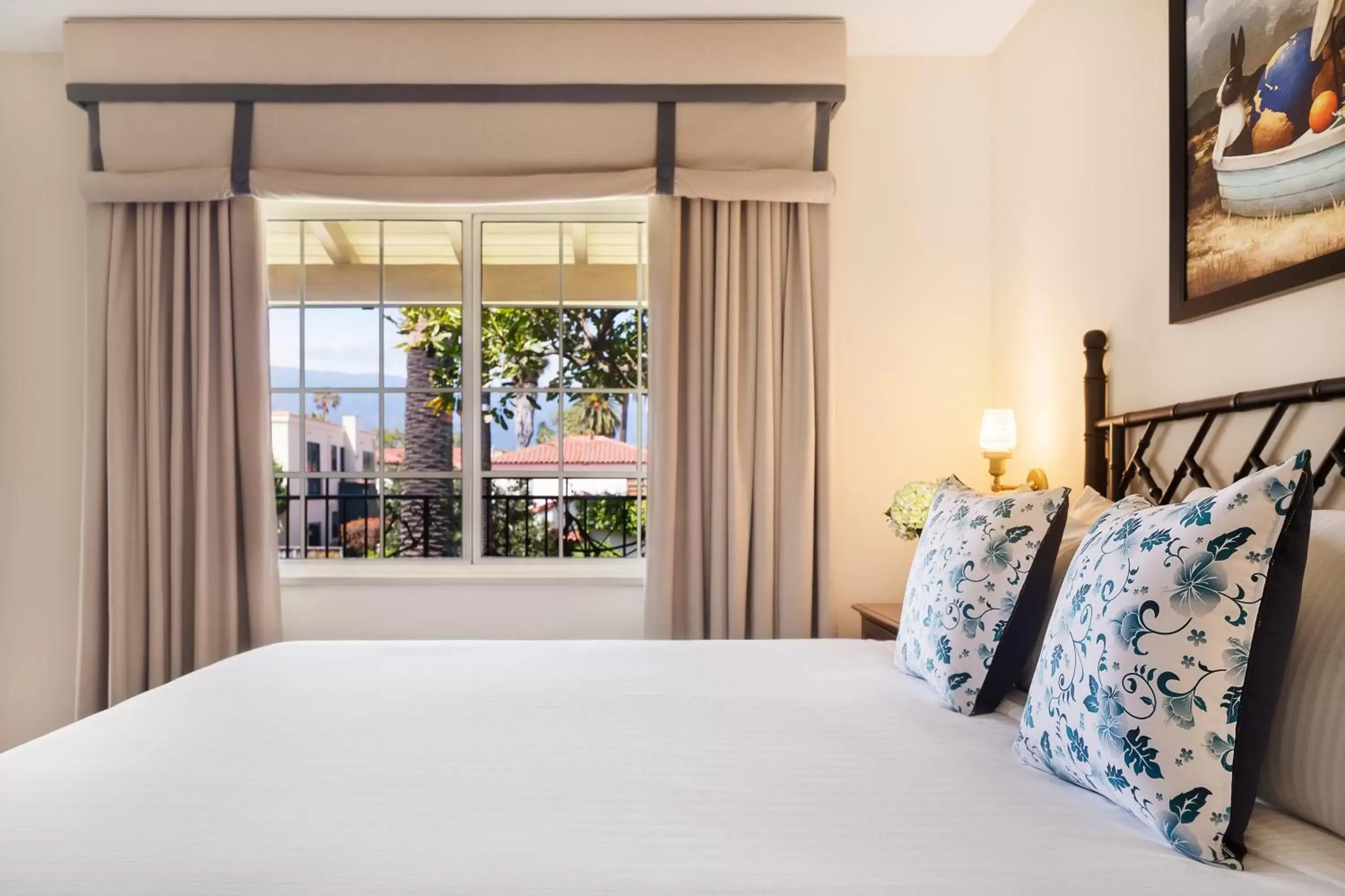Bed in Hotel Milo Santa Barbara