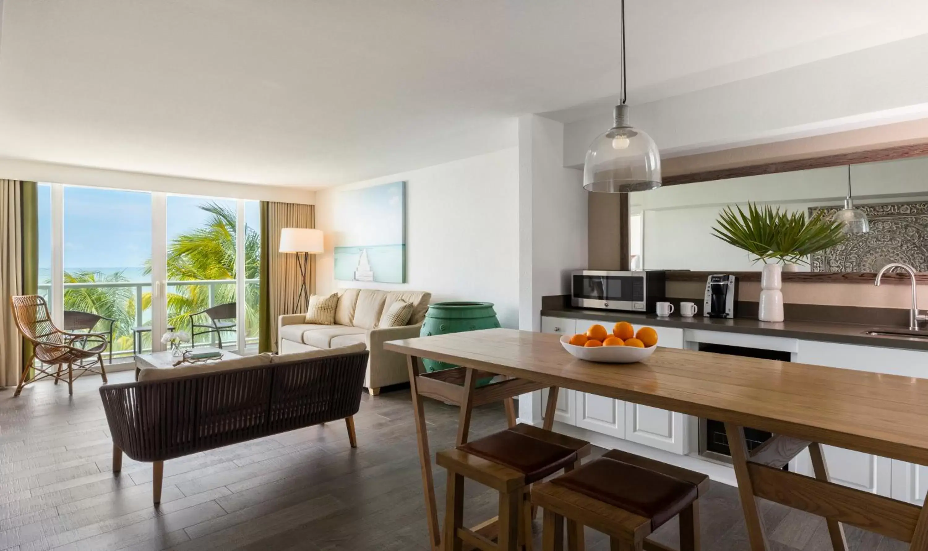 Kitchen or kitchenette, Dining Area in Amara Cay Resort