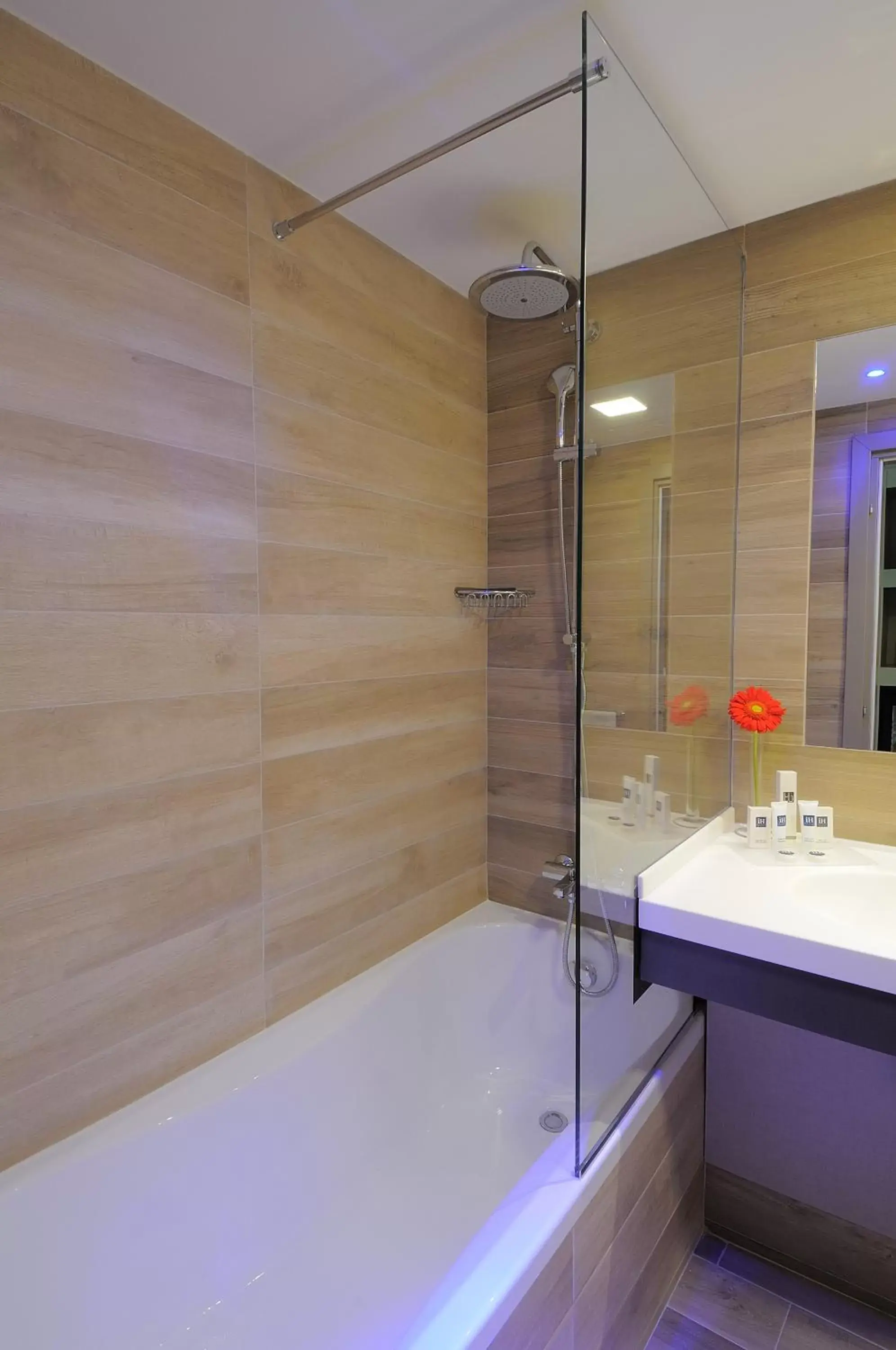 Bathroom in iH Hotels Milano Lorenteggio