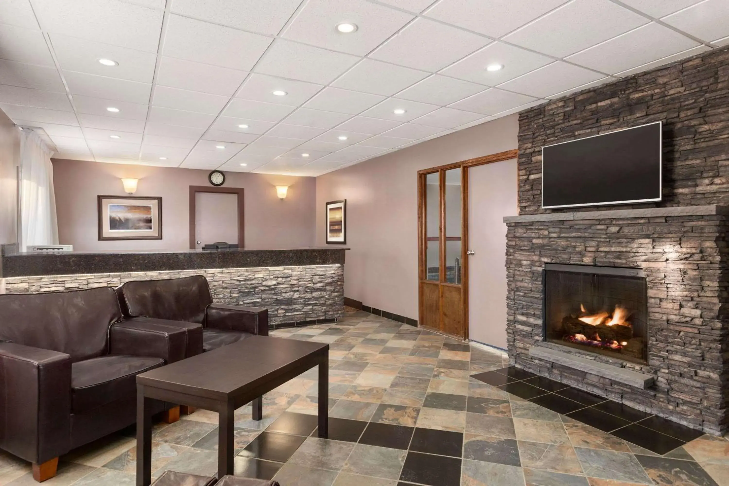 Lobby or reception, Seating Area in Travelodge by Wyndham Meadow Lake