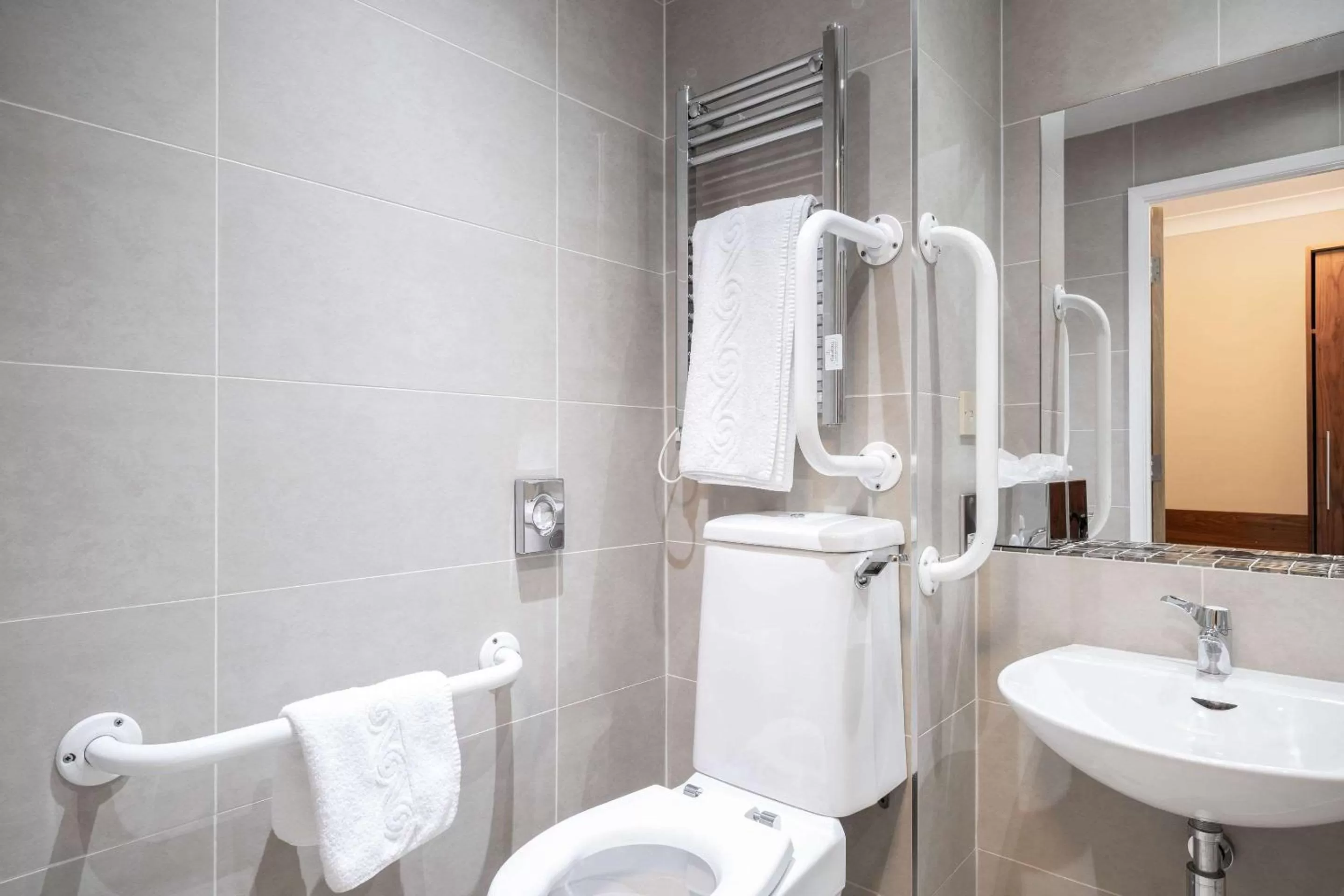 Bathroom in Clarion Hotel Newcastle South