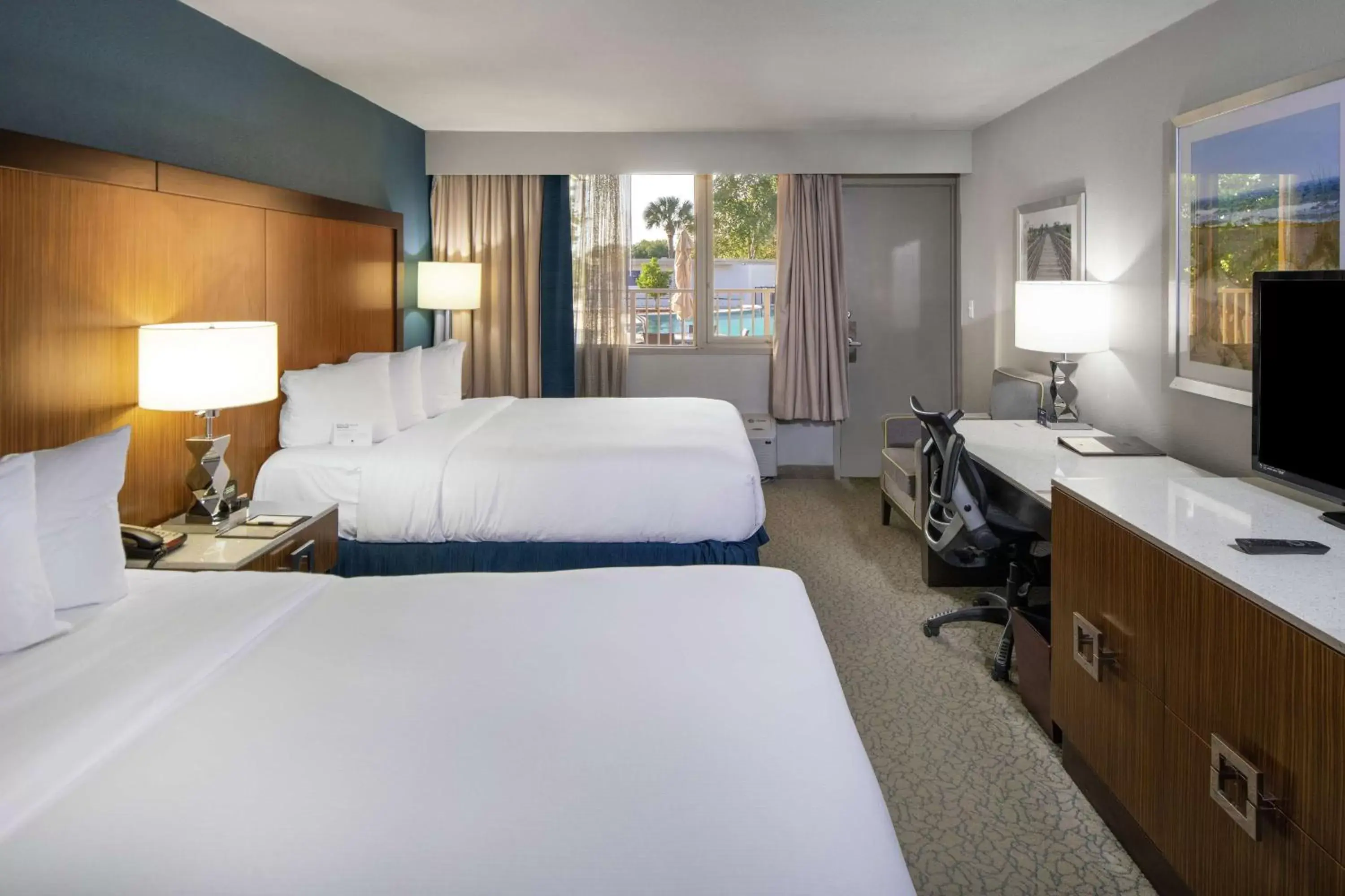 Bedroom in DoubleTree by Hilton Hotel Jacksonville Airport