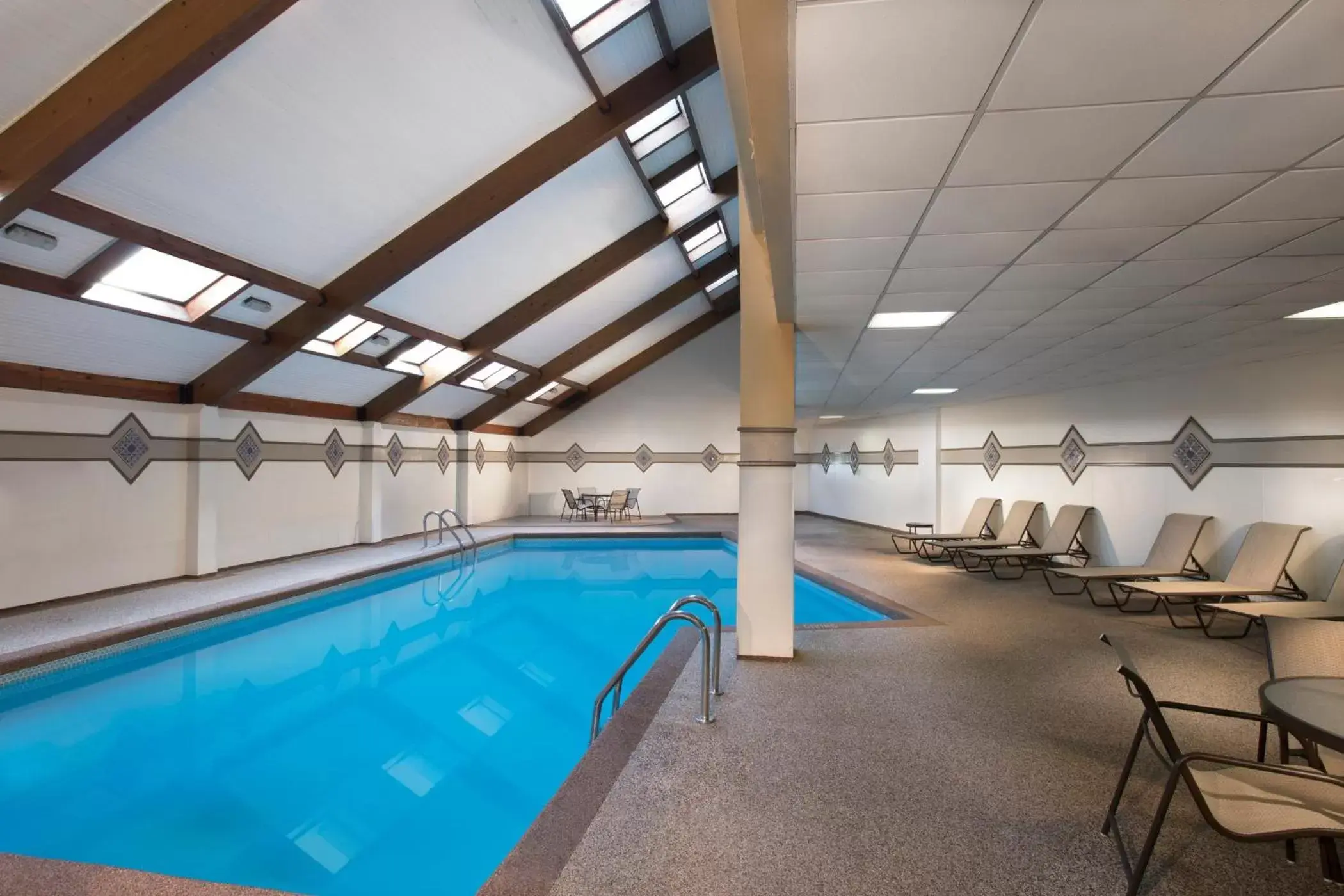 Swimming Pool in Best Western Premier Kansas City Sports Complex Hotel