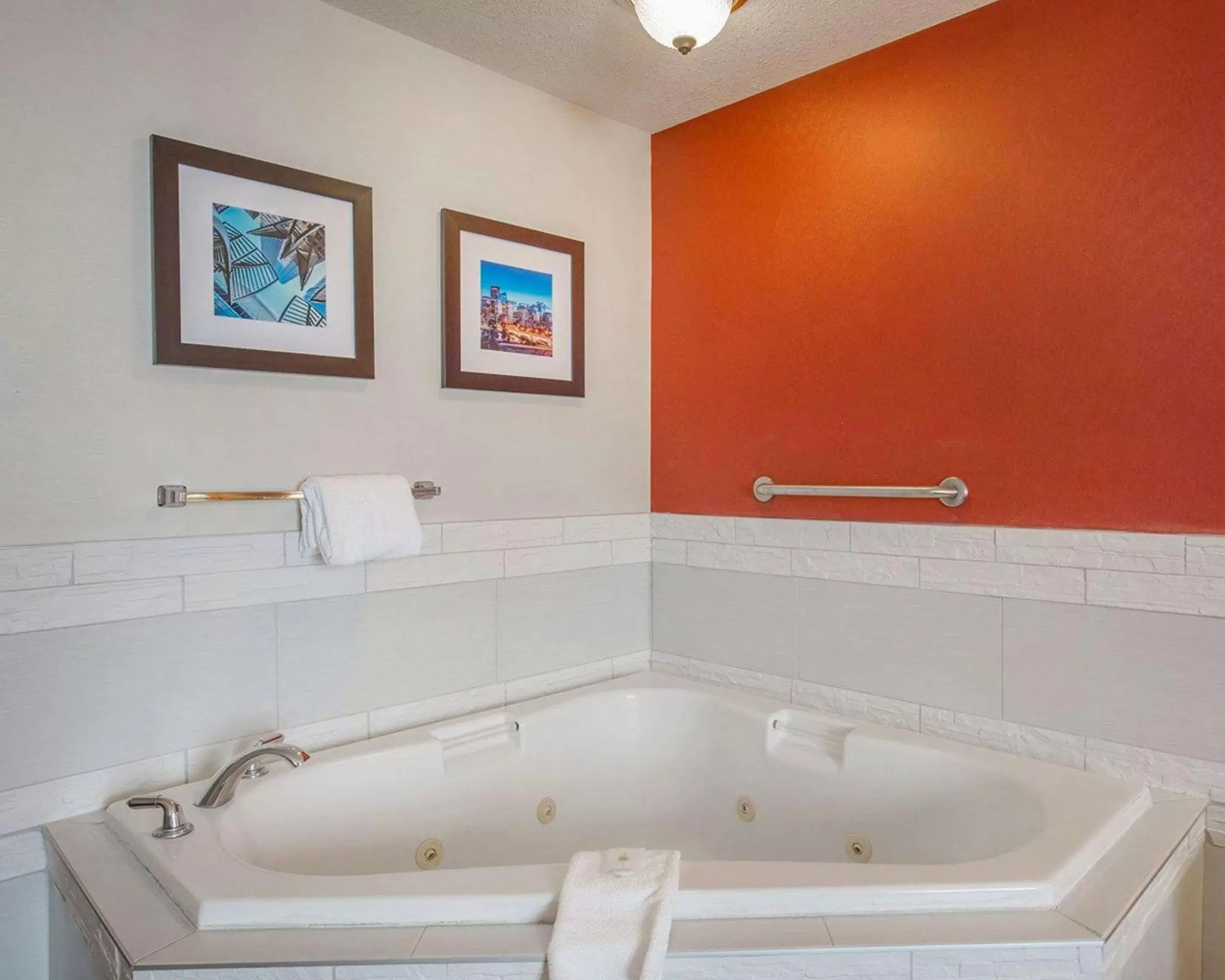 Photo of the whole room in Comfort Inn & Suites University Photo of the whole room in Comfort Inn & Suites University