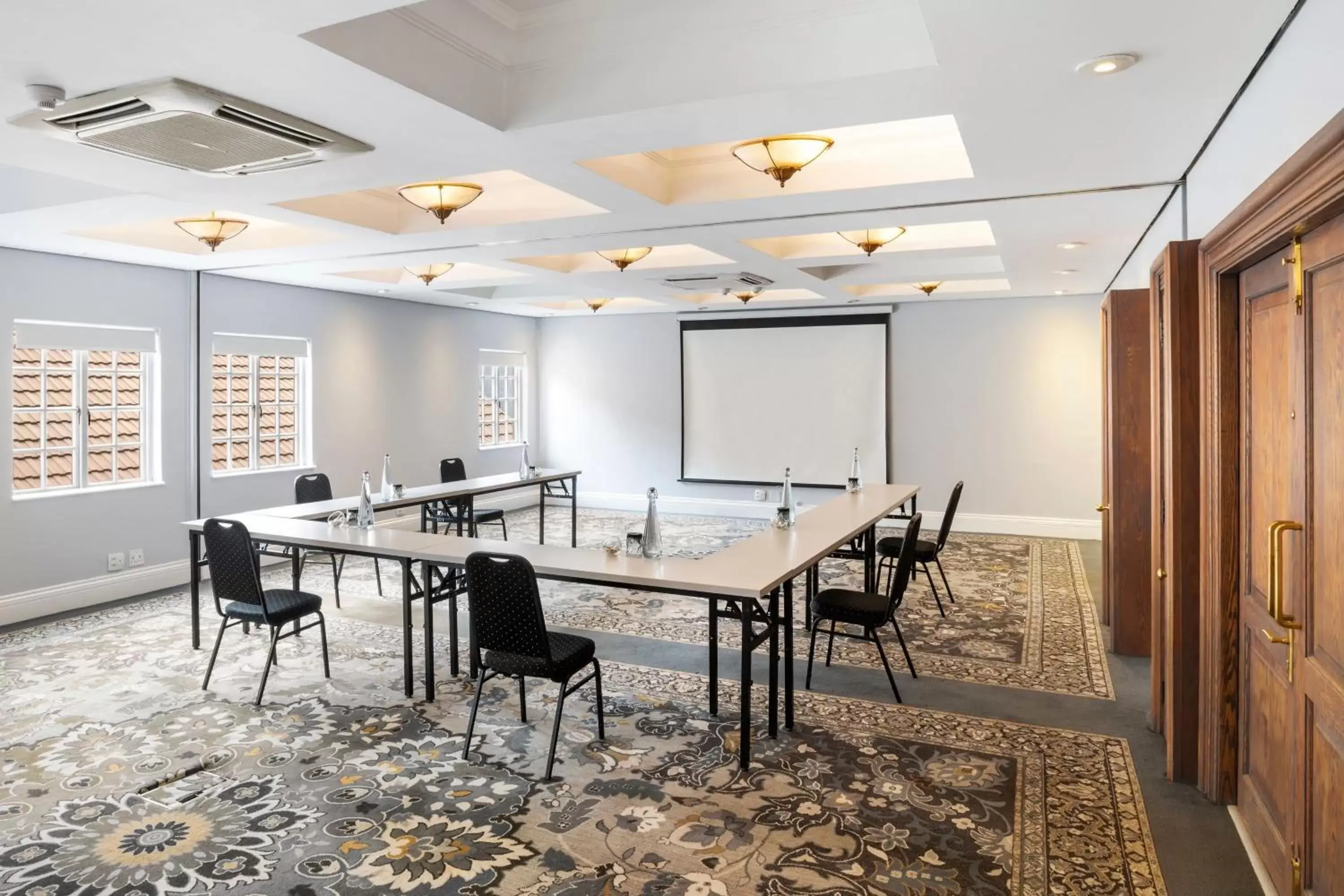 Meeting/conference room in Protea Hotel by Marriott Johannesburg Balalaika Sandton