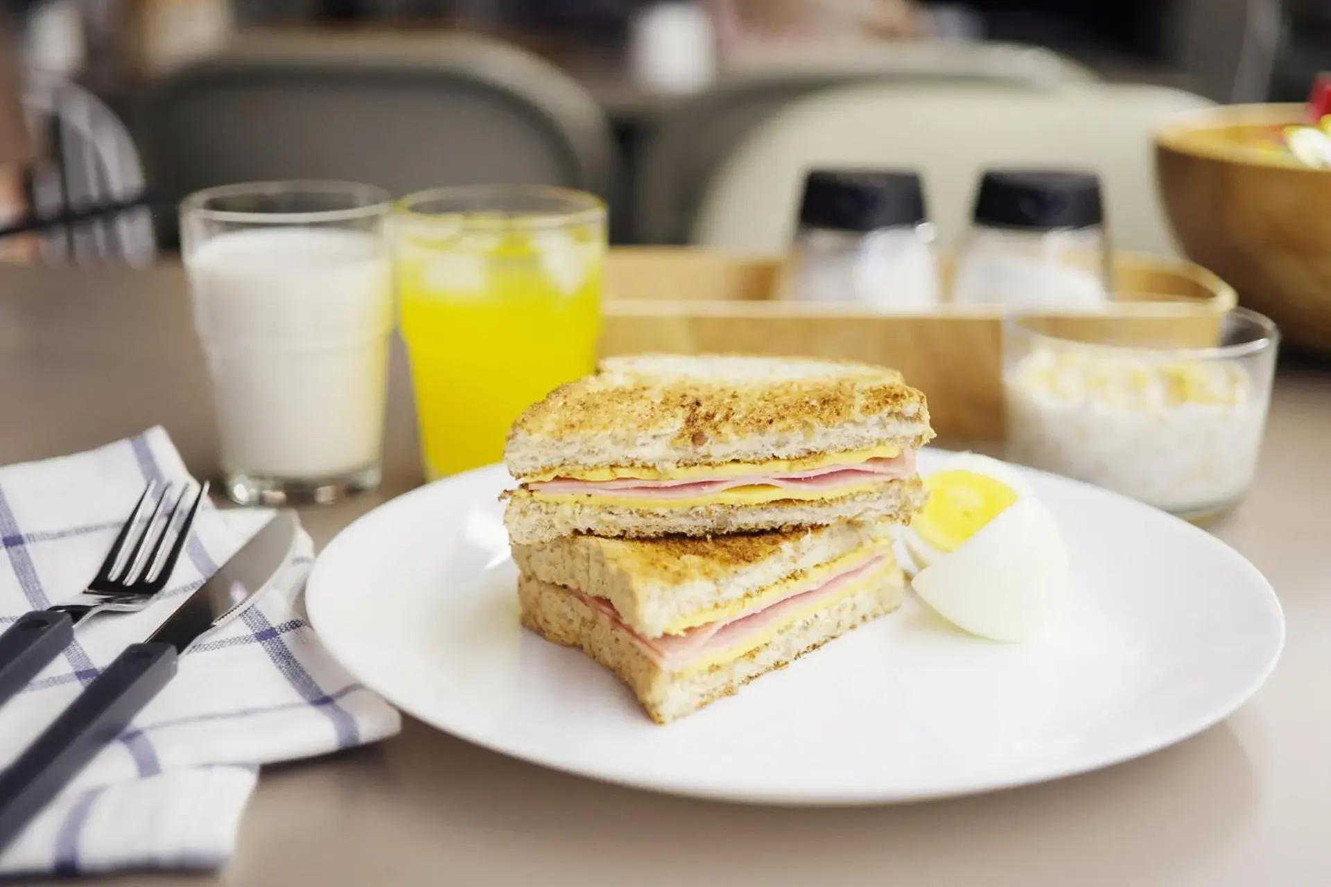 American breakfast, Breakfast in The Cube Hotel