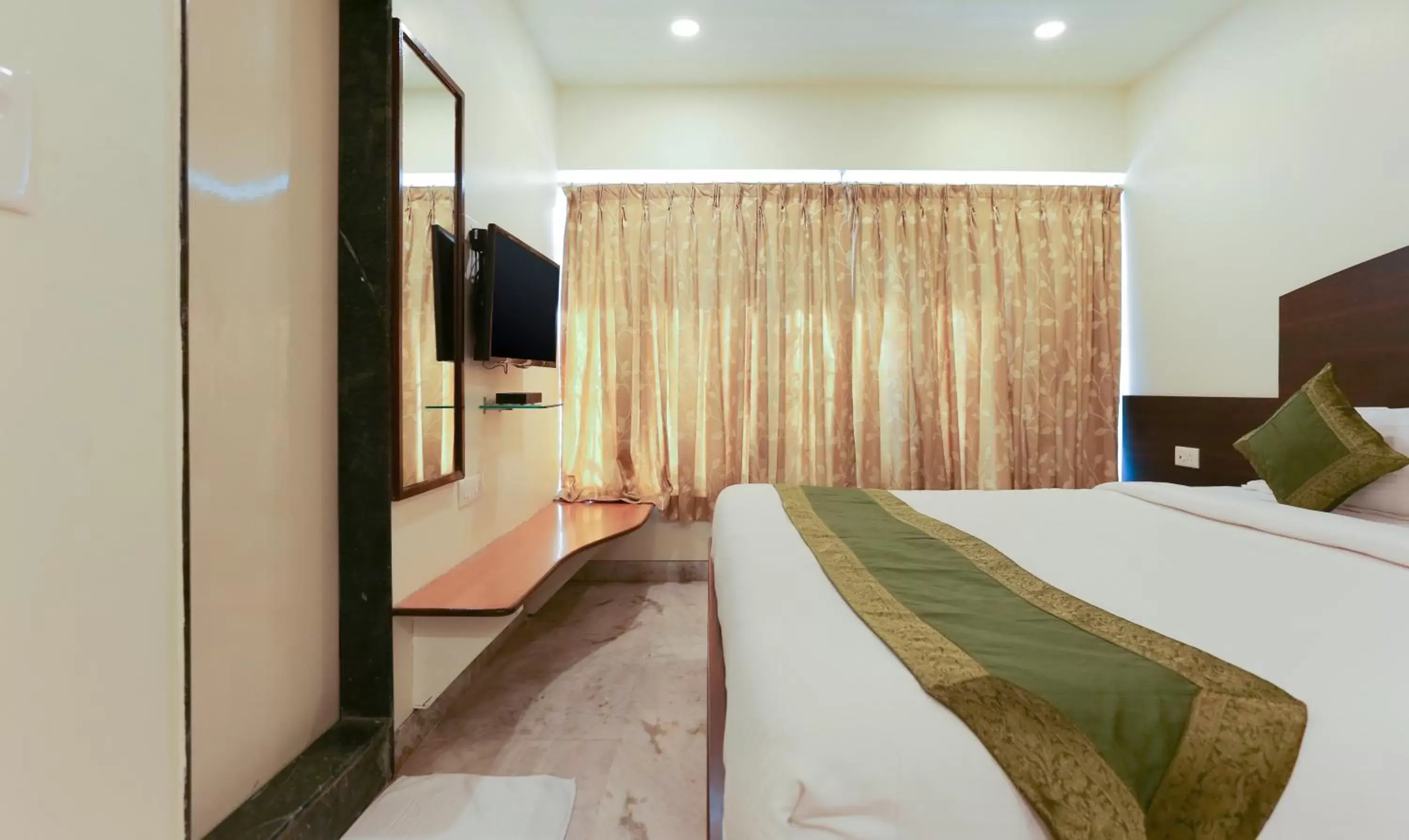 TV and multimedia, Bed in Itsy Hotels Hill View Ex TV and multimedia, Bed in Itsy Hotels Hill View Ex