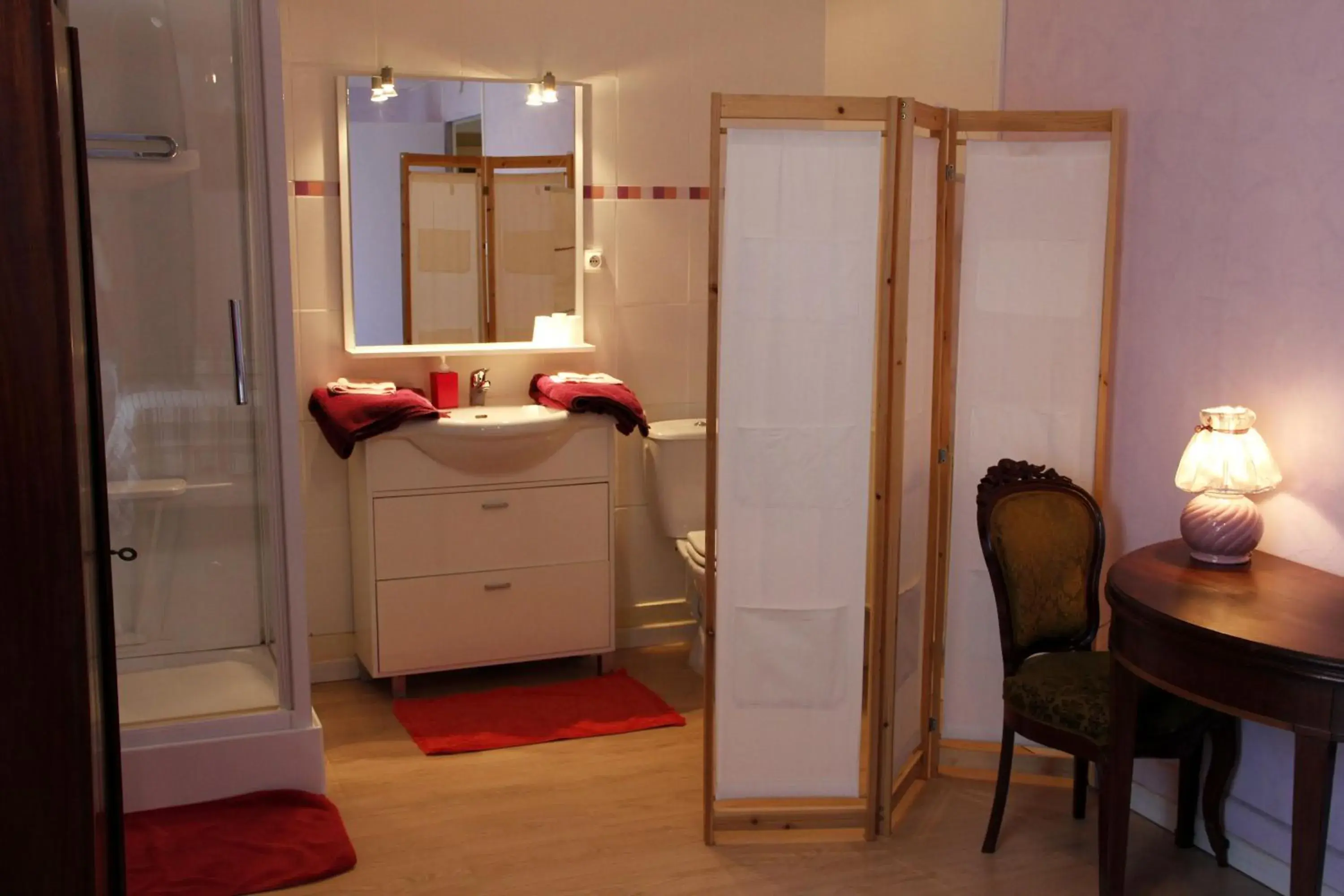 Photo of the whole room, Bathroom in La Coutrotte Becquine