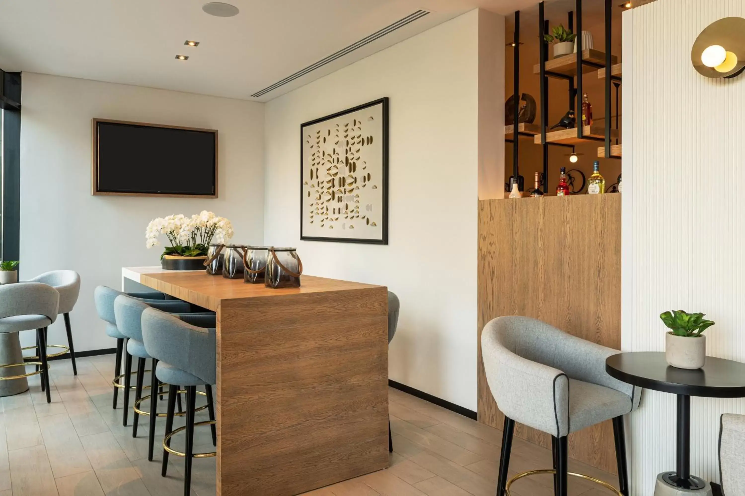 Lounge or bar, Dining Area in Le Royal Meridien Beach Resort & Spa Dubai