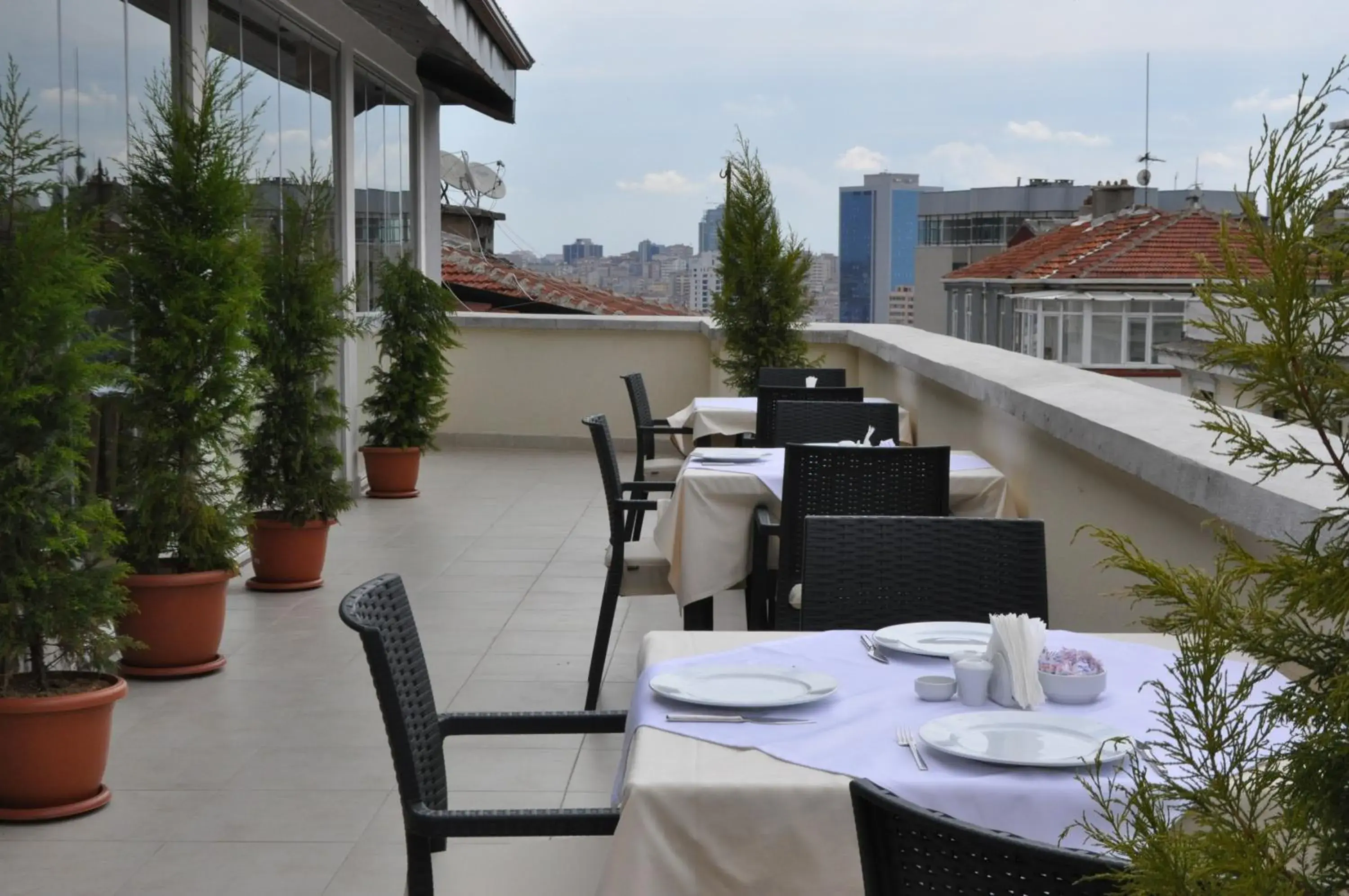 Restaurant/Places to Eat in Atik Palas Hotel