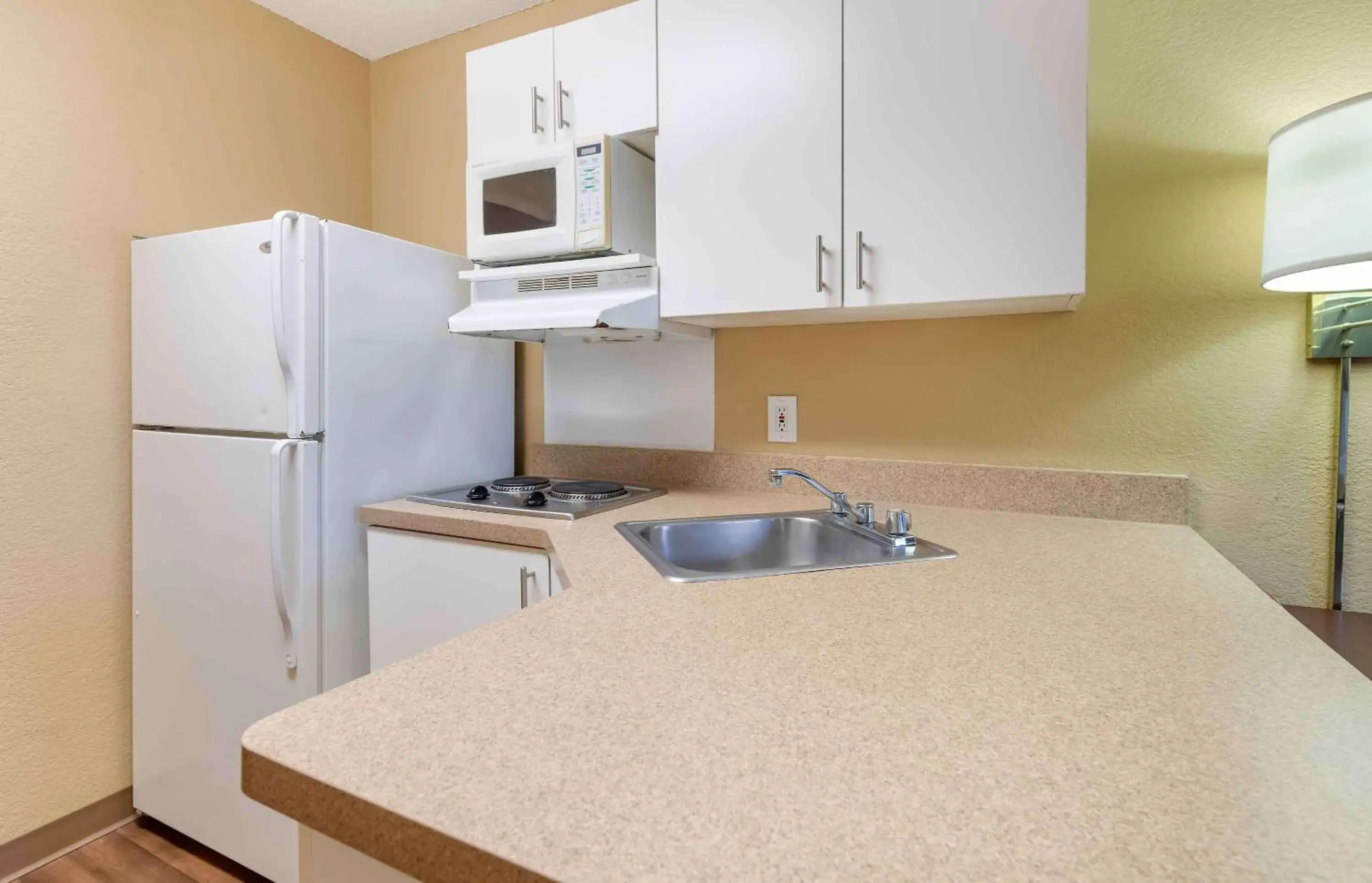 Bedroom, Kitchen/Kitchenette in Extended Stay America Suites - Minneapolis - Airport - Eagan - South